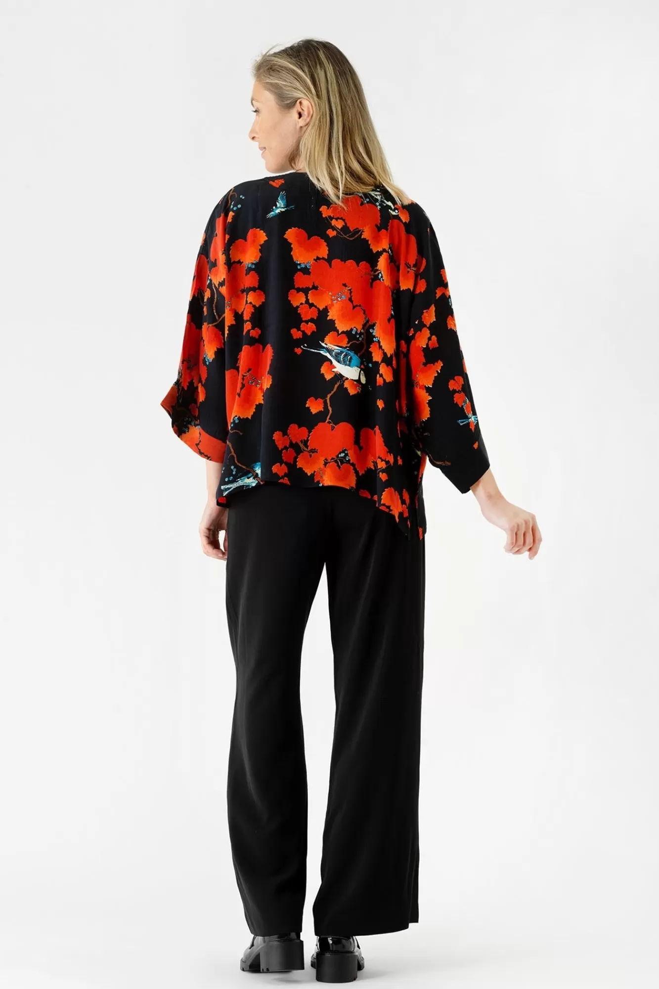 Kimono Femme Court 100 Étoiles - Crêpe Noir Érable, Style Élégant et Léger