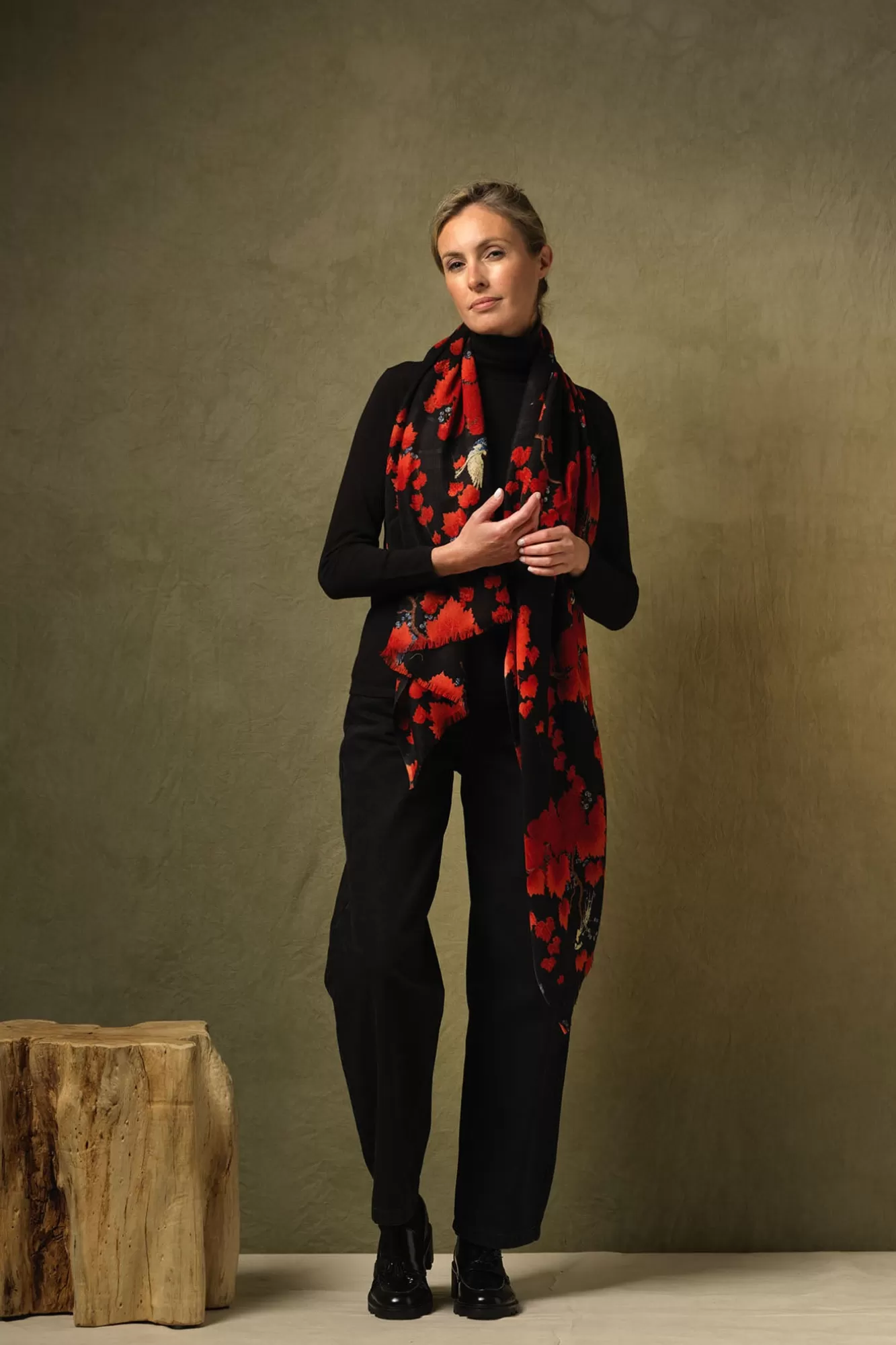 Écharpe Hiver One Hundred Stars – Laine Noire Acer, Confort Élégant Intemporel