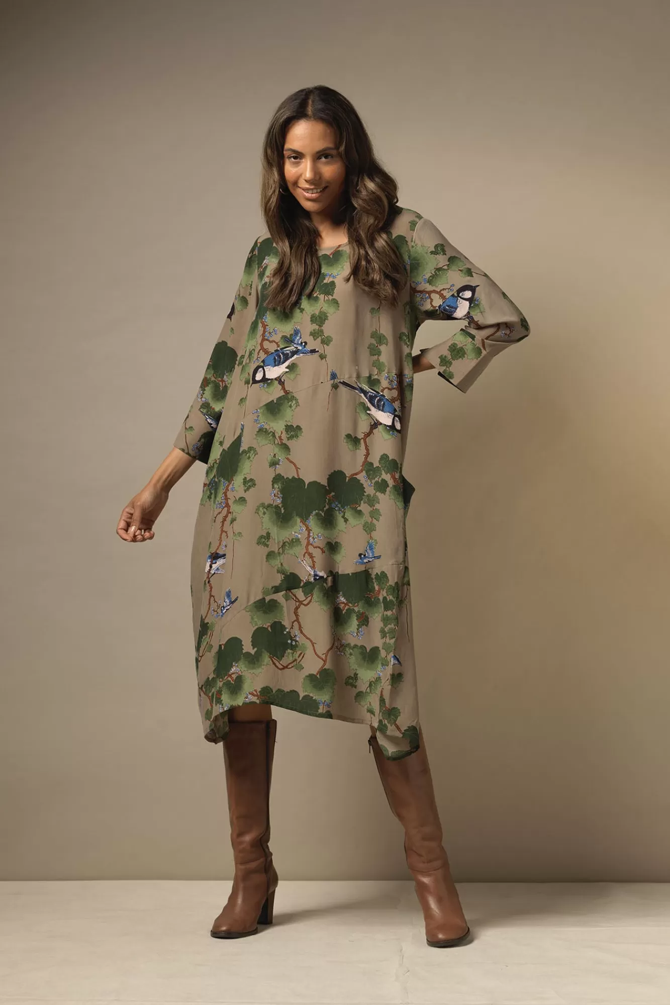 Robe Femme Élégante à Design Asymétrique - Tissu Acer Stone, Collection 100 Étoiles