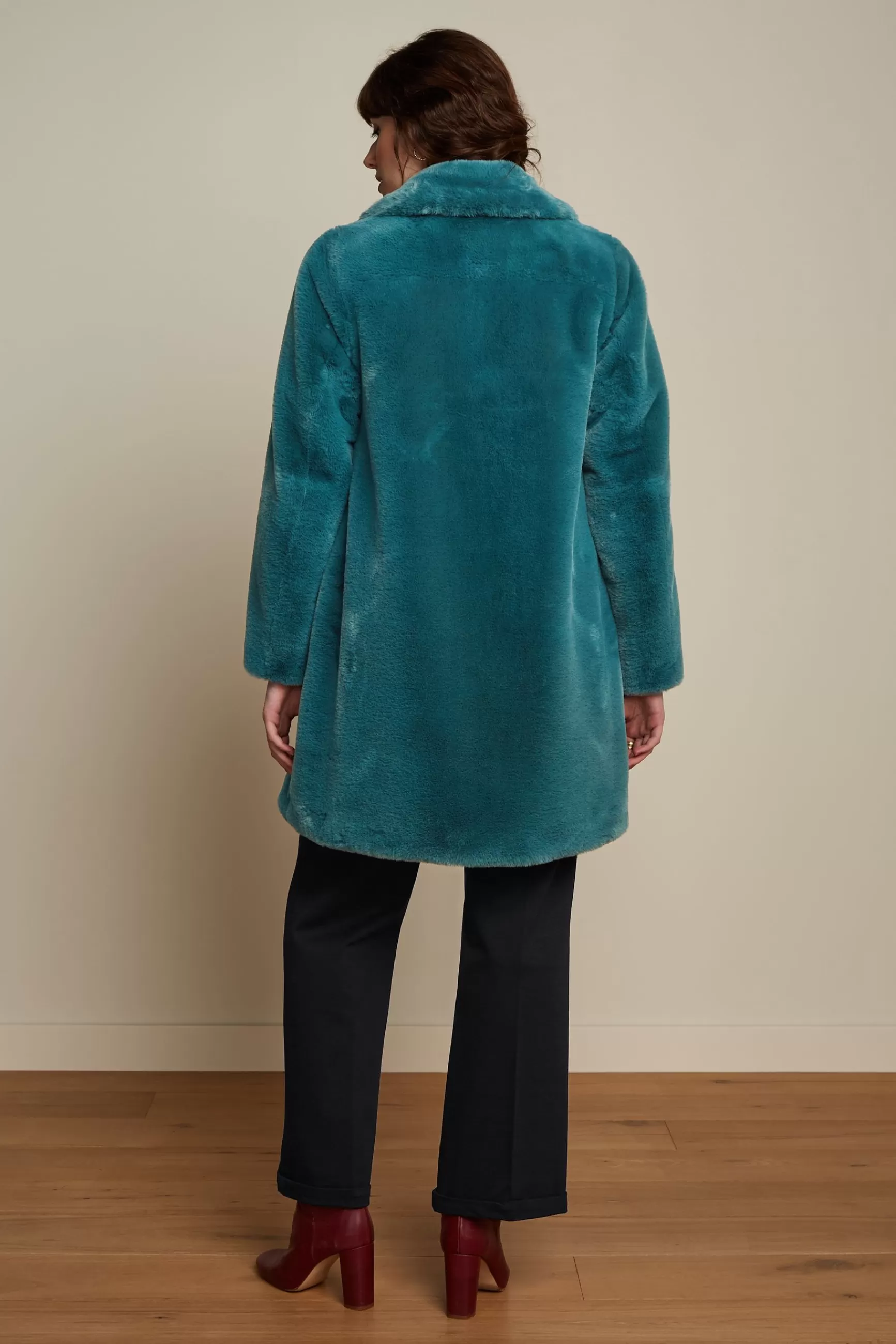 Manteau Long Femme Élégant King Louie - Modèle Anaïs Coupe Philly  
Dernière Collection 2024 - Style Urbain avec Détails Chic  
Manteau d'Hiver Épaules Structurées - Confection Premium  
Idéal pour Tenue Automne-Hiver - Livraison Rapide Offerte