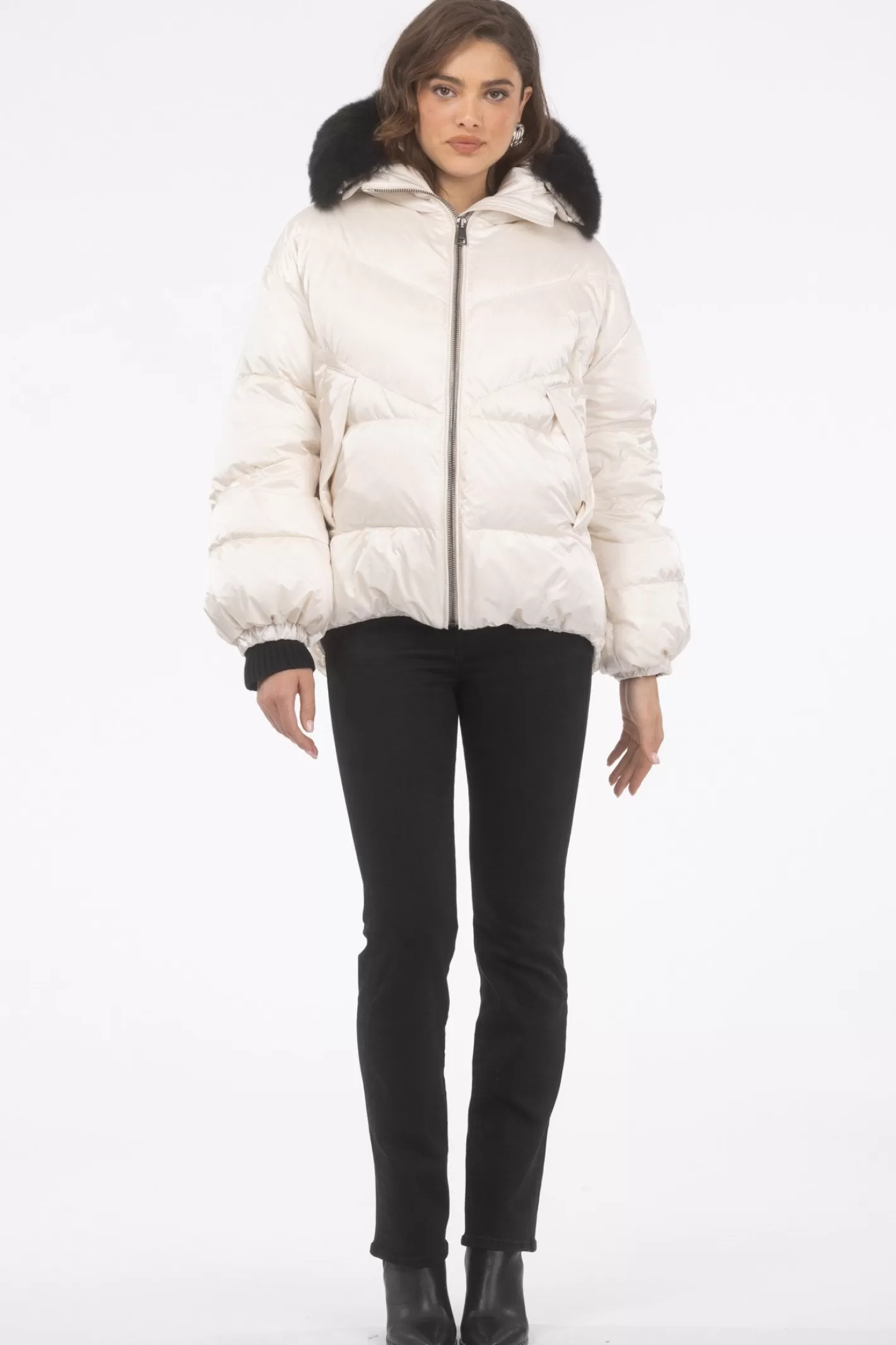 Veste d'hiver Montréal Post-Ski pour femme - Capuche amovible en agneau Toscan fourré - Style montagnard élégant et chaud par GORSKI