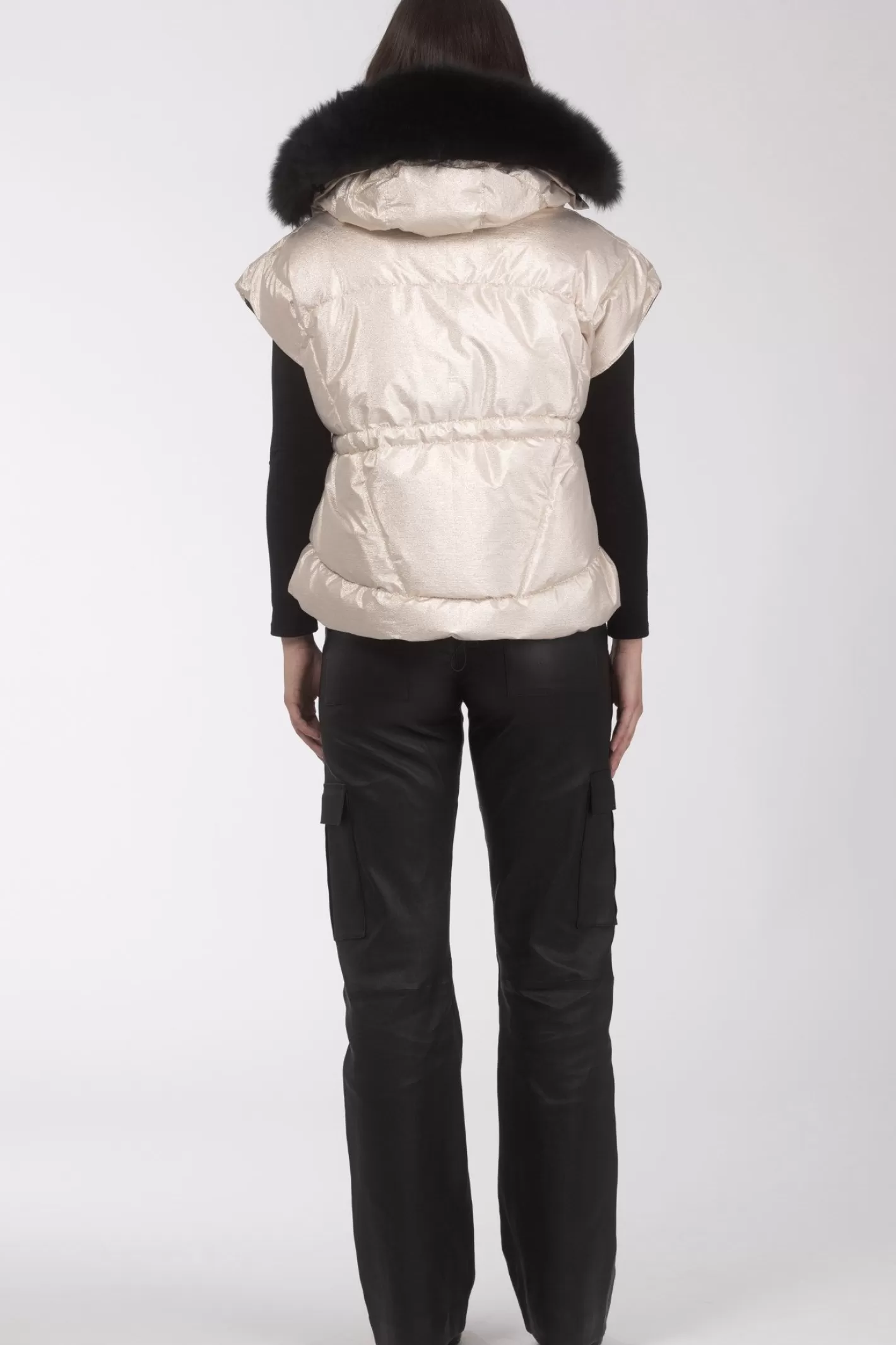 Veste Femme GORSKI Montréal - Capuche Amovible en Agneau Toscan pour Après-Ski Élégante  
Style Urbain Montagnard avec Doublure Détachable en Fourrure Naturelle  
Vêtement Chaud d'Extérieur Confortable avec Finitions Haut de Gamme