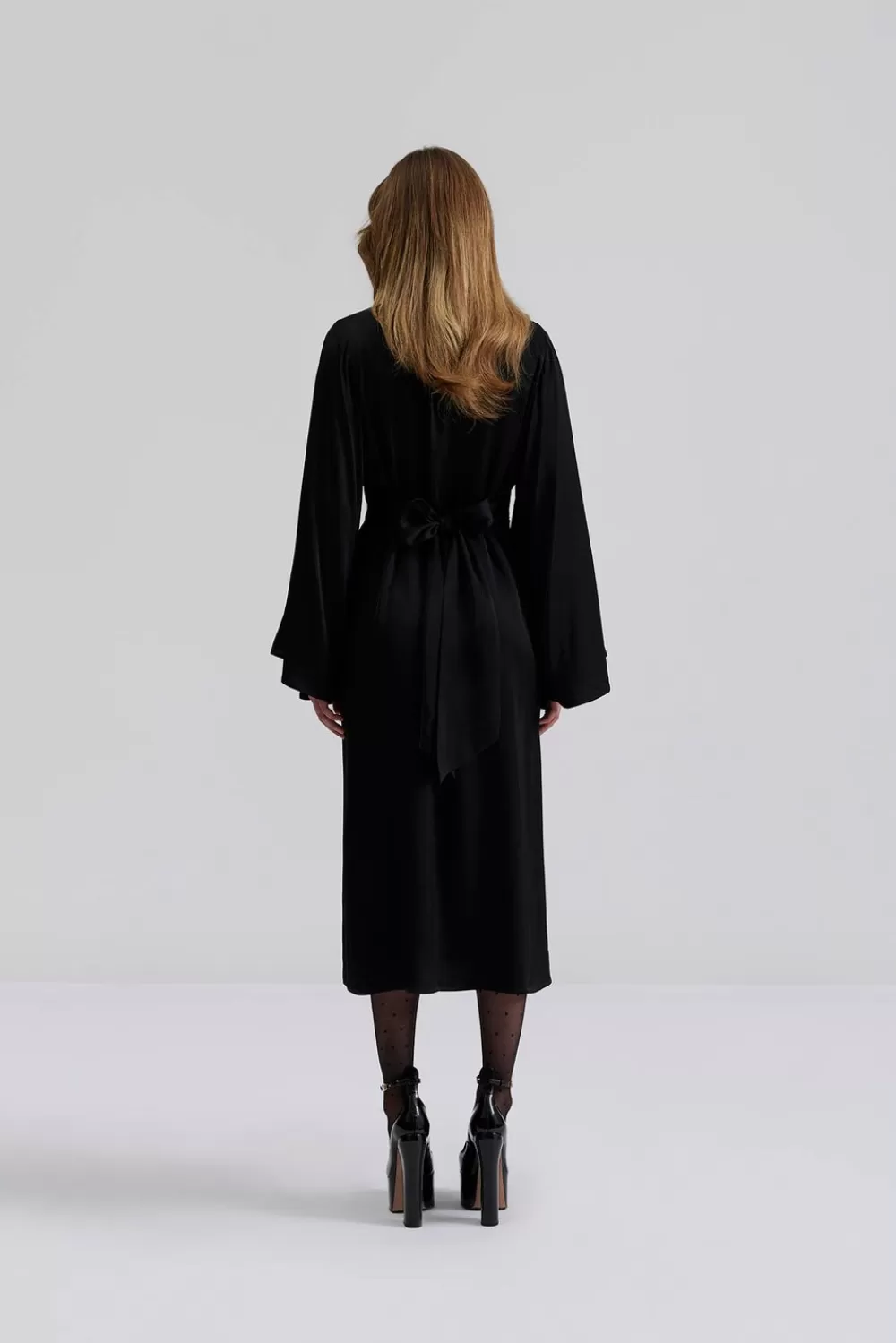Malina Auden - Robe midi olive à la coupe moderne | Collection Élégance Végétale - Olive Shop
