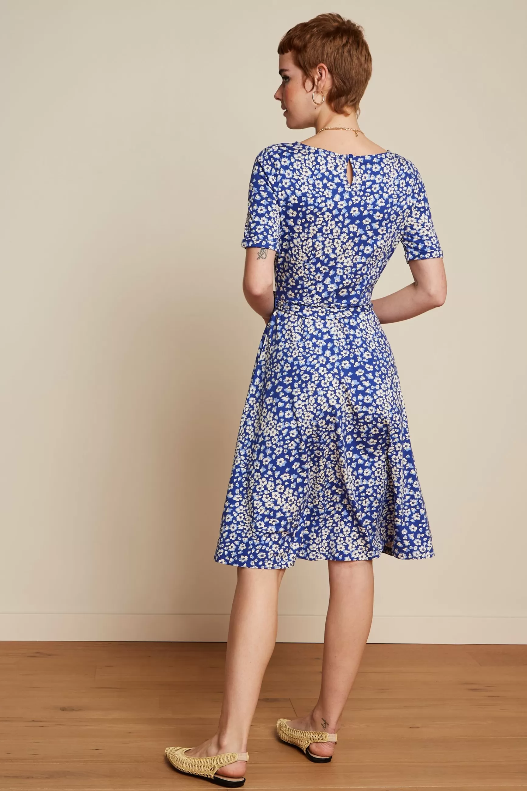 Robe élégante King Louie Betty - Collection Mercy par DAMES 

(Alternative option with seasonal reference: Robe printanière Betty King Louie - Édition spéciale Mercy | DAMES) 

(Alternative version with style descriptor: Robe féminine King Louie Betty - Modèle Mercy en coton bio | Marque DAMES)