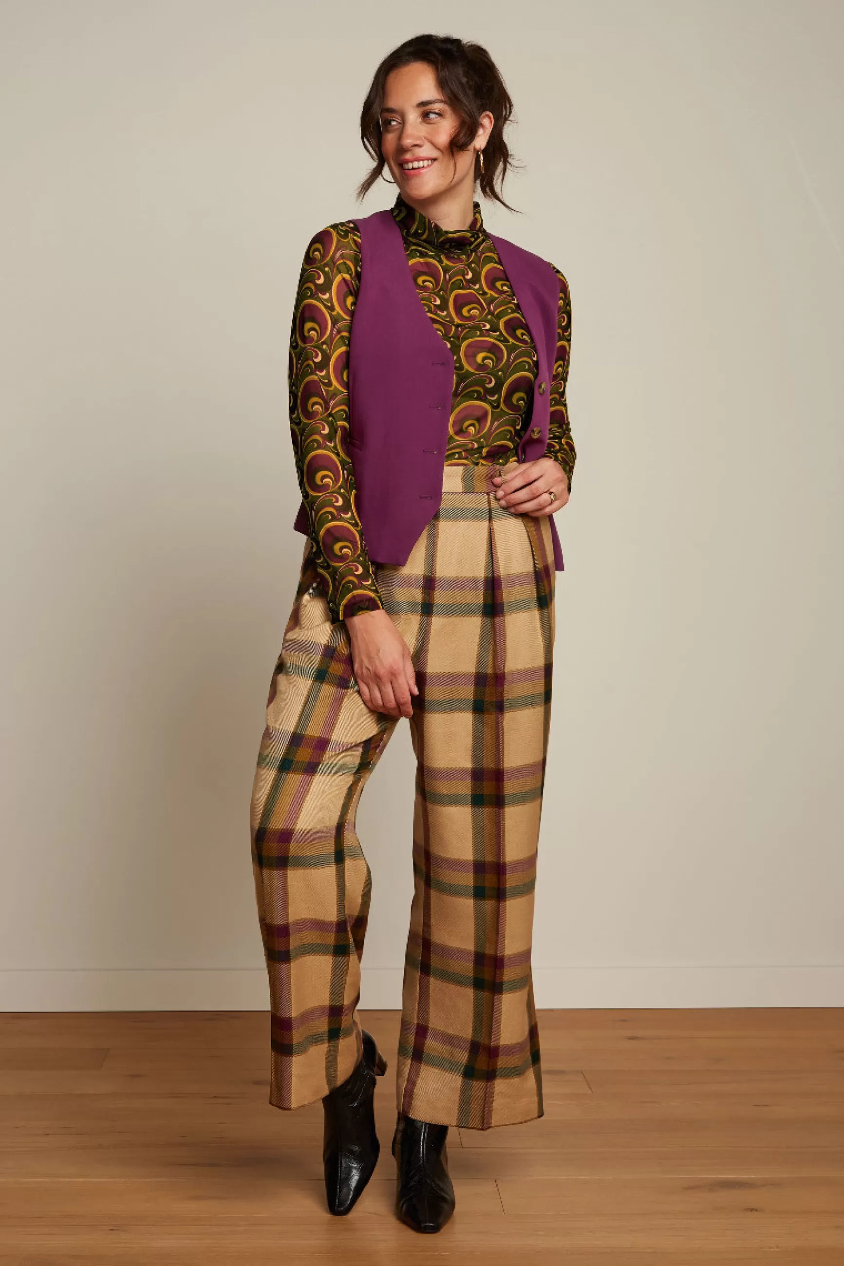 Gilet Femme Élégant King Louie - Modèle Bianca Simonet, Style Urbain & Léger  

Veste Matelassée Printanière Bianca Simonet - Collection Femme King Louie - Détails Brodés  

Blouson Femme Printemps-Été King Louie - Coupe Simonet en Tissu Respirant - Édition Limitée Bianca  

Gilet Léger Bianca pour Femme - Marque King Louie - Modèle Simonet avec Poches Côtelées  

Veste Démétério Simonet - Collection Printemps King Louie - Gilet Femme Bianca Bleu Ciel