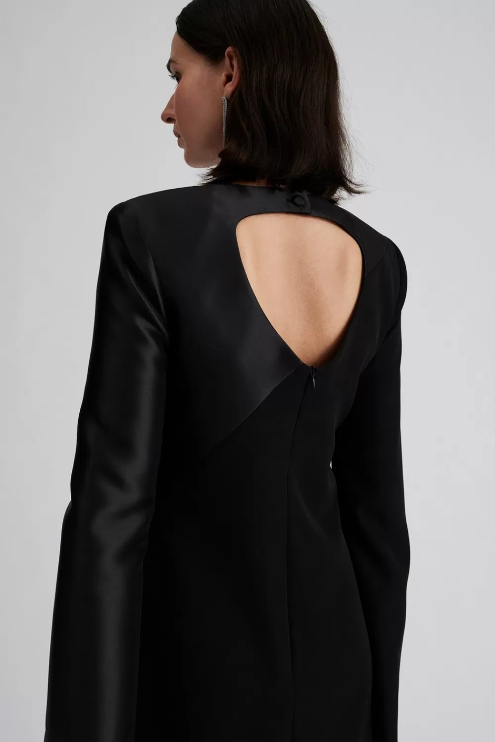 Élégante robe courte Malina Brenna en noir - Idéale pour l'été à prix doux