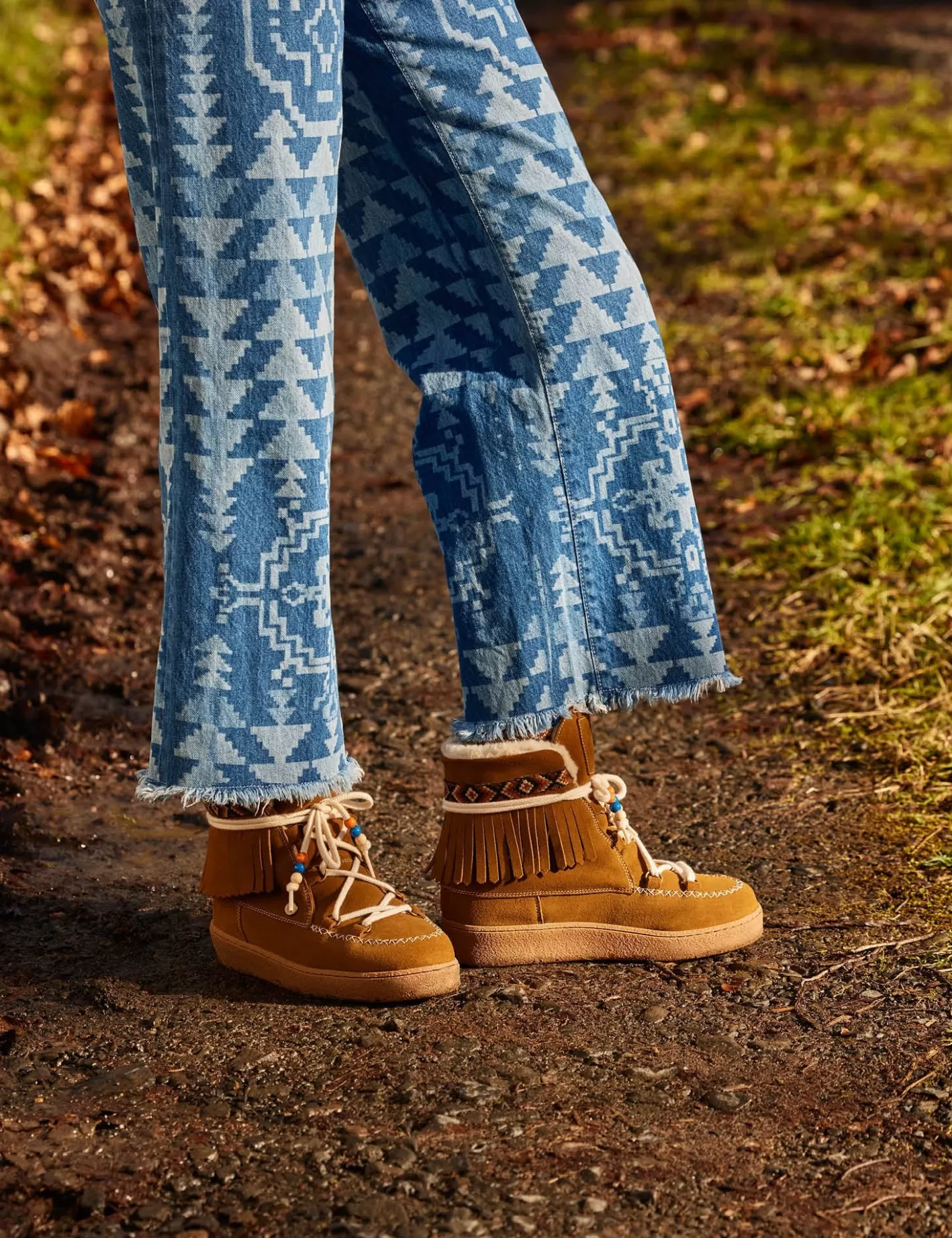 Bottes d'Hiver Confortables en Suédine – Doublure Chaude en Laine Naturelle et Toison d'Agneau | Style Montagne Élégant pour Soldes Hivernales