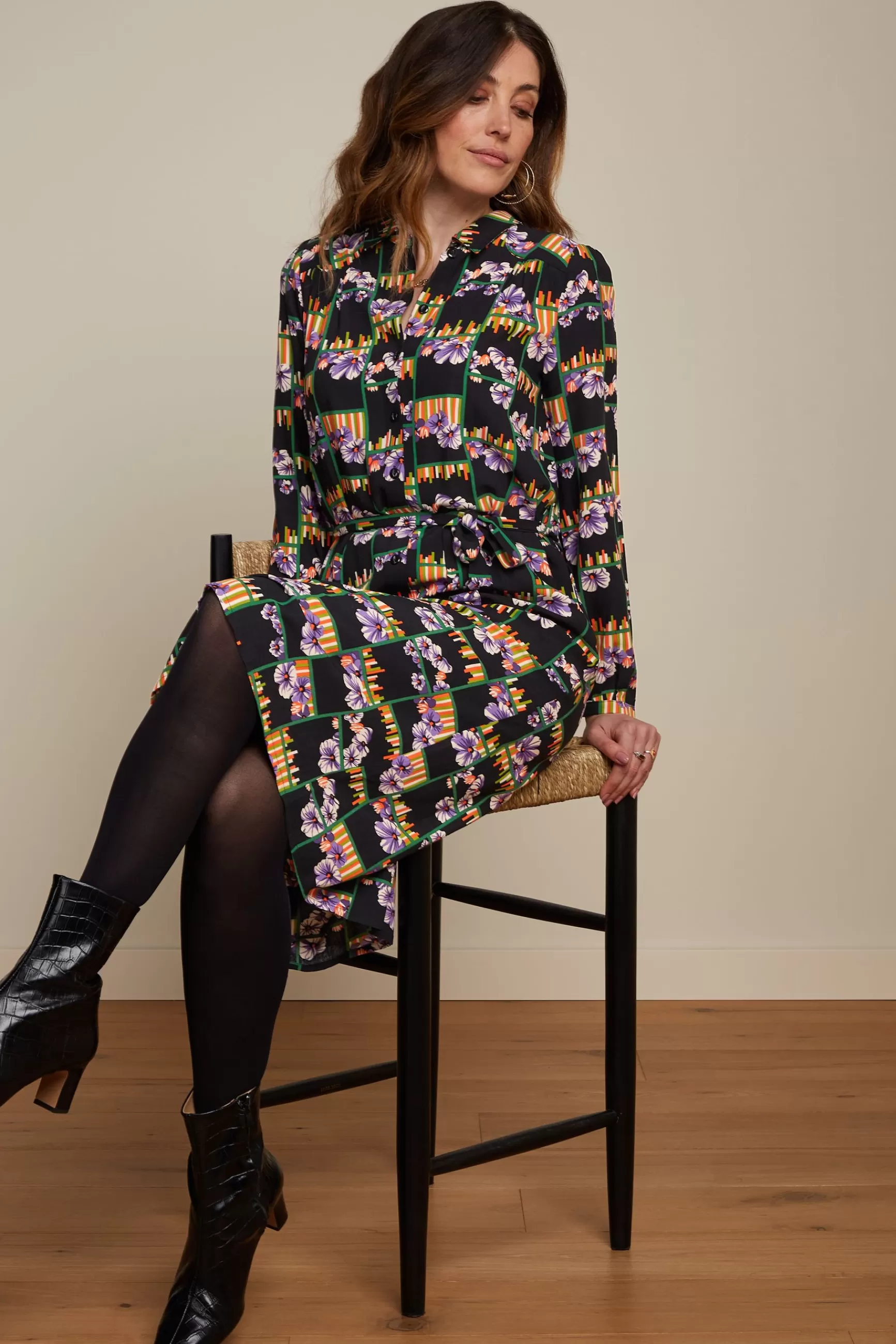 Robe Bohème Élégante Carina à Volants - Style Rebelle pour Événements Spéciaux (Collection King Louie)  

Ceinture Embrodée - Coupe Confortable - Tissu Fluide - Modèle Femme Printemps-Été