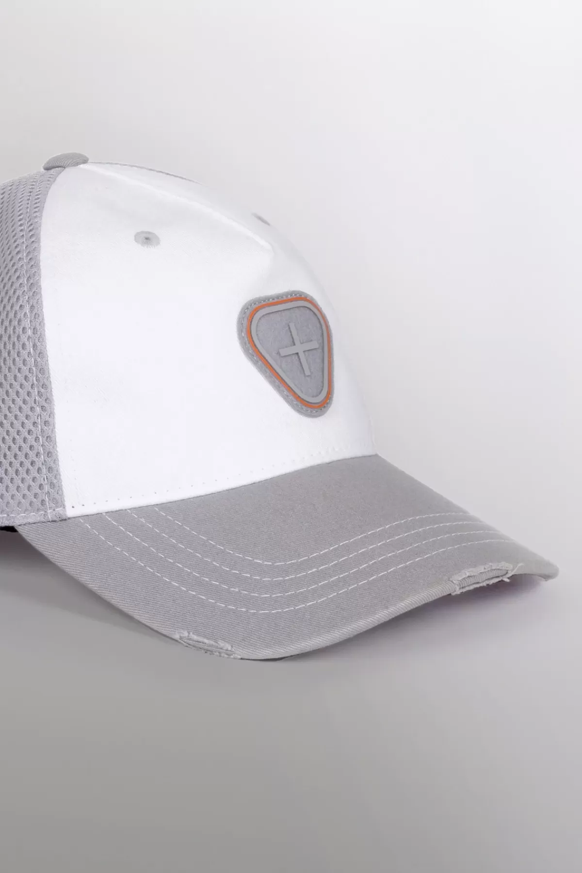 Casquette Casual Vintage Gertrude - Style Décontracté à Logo Texturé, Coupe Patinée pour Look Rétro Authentique