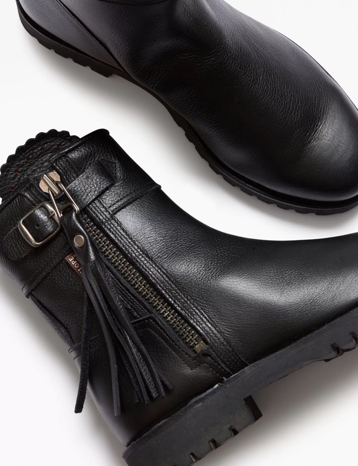 Découvrez nos Bottines Courtes à Franges en Cuir - Semelle Goodyear Artisanale pour un Style Équestre Raffiné