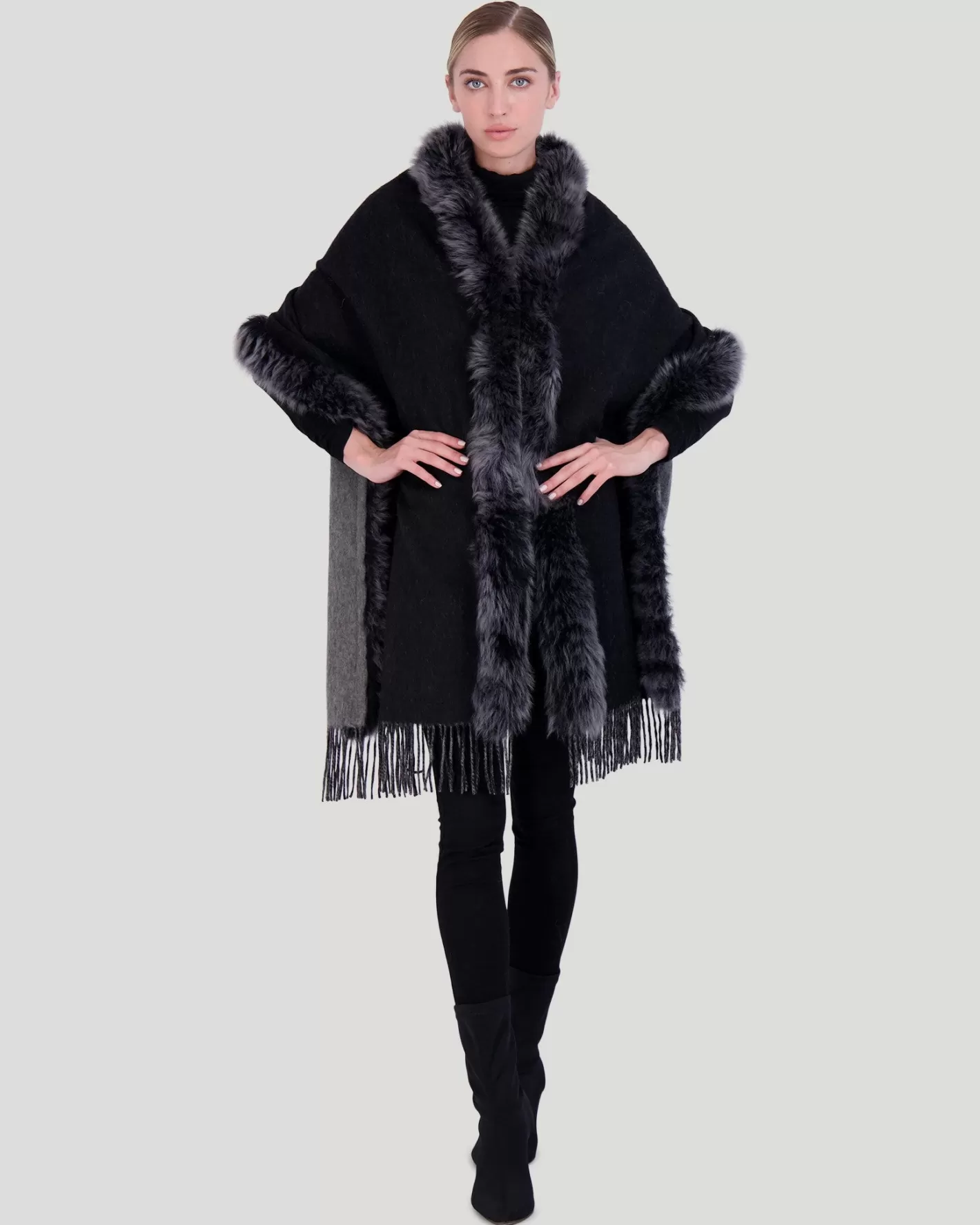 Écharpe Montréal Double Épaisseur GORSKI - Mix Cachemire & Laine avec Bordure en Agneau Sélectionné | Accessoire Haut de Gamme pour Femme 

Étole d'Hiver Élégante GORSKI - Cachemire Reversible et Laine Mérinos avec Finition en Agneau d'Exception | Pièce Unique Montréal 

GORSKI Écharpe Montréal - Double Épaisseur en Cachemire et Laine avec Bordure en Agneau d'Exception | Confort Hivernal & Élégance Intemporelle 

Étole Réversible Premium GORSKI - Mix Cachemire/Laine et Détails en Agneau Trié sur le Volet | Collection Exclusive Montréal 

GORSKI Écharpe Double Matière Montréal - Alliance Cachemire Doux & Laine Chaleureuse avec Bordure en Agneau de Luxe | Détails Artisanaux