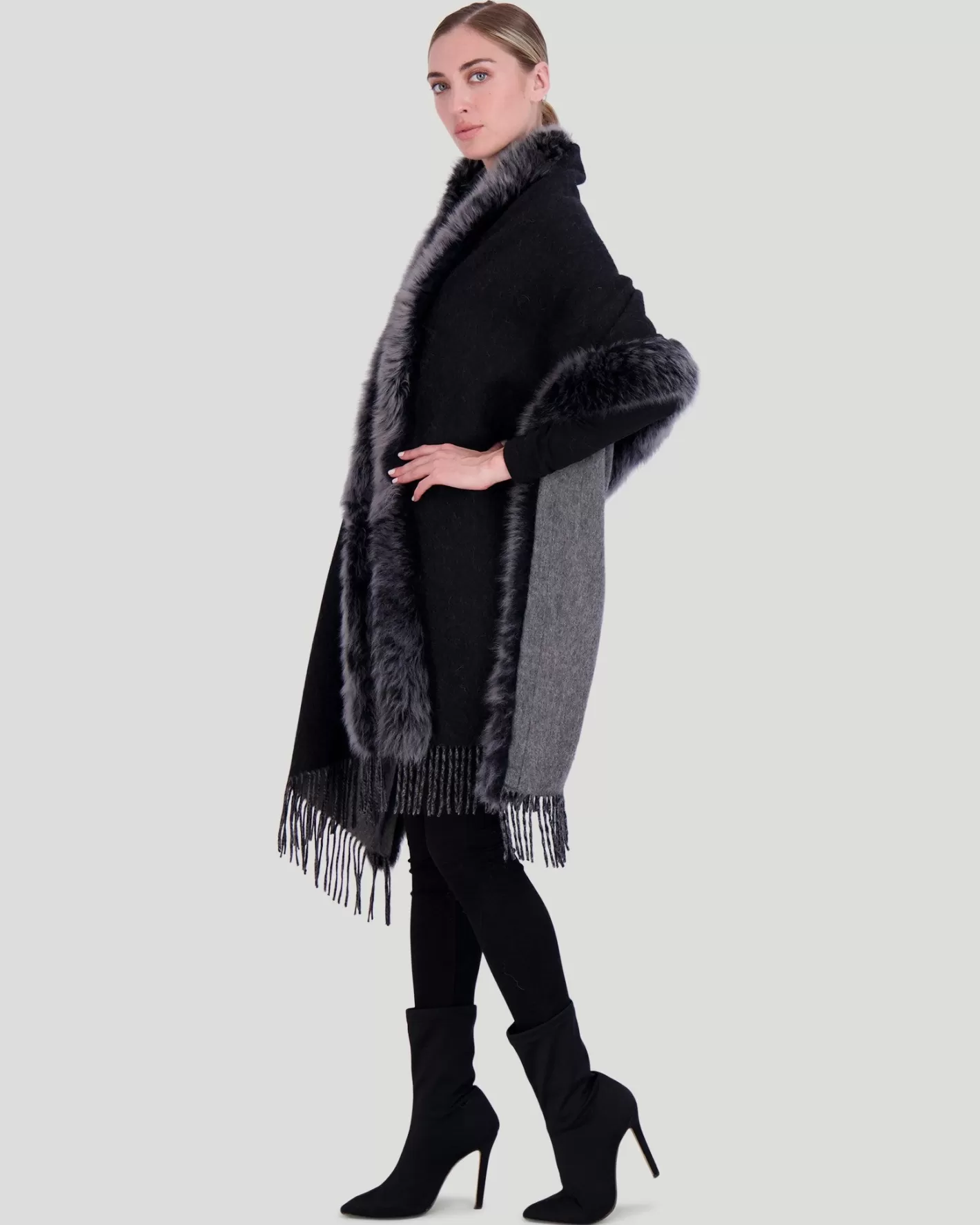 Écharpe Montréal Double Épaisseur GORSKI - Mix Cachemire & Laine avec Bordure en Agneau Sélectionné | Accessoire Haut de Gamme pour Femme 

Étole d'Hiver Élégante GORSKI - Cachemire Reversible et Laine Mérinos avec Finition en Agneau d'Exception | Pièce Unique Montréal 

GORSKI Écharpe Montréal - Double Épaisseur en Cachemire et Laine avec Bordure en Agneau d'Exception | Confort Hivernal & Élégance Intemporelle 

Étole Réversible Premium GORSKI - Mix Cachemire/Laine et Détails en Agneau Trié sur le Volet | Collection Exclusive Montréal 

GORSKI Écharpe Double Matière Montréal - Alliance Cachemire Doux & Laine Chaleureuse avec Bordure en Agneau de Luxe | Détails Artisanaux