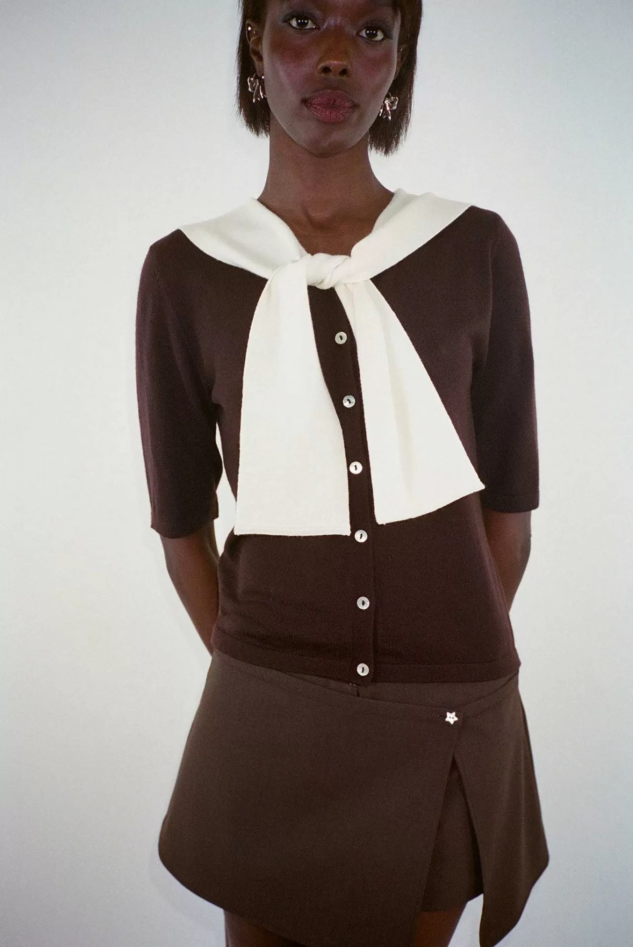 Cardigan Erris en Maille Douce de Sandy Liang - Pull Femme Chic avec Détails Brodés (Style Urbain)
