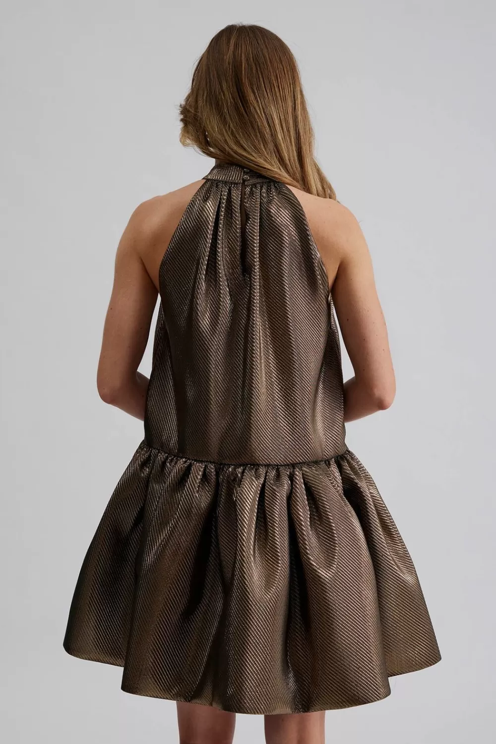 Élégante mini-robe Flora Malina - Finition doré métallisé | Modèle tendance printemps