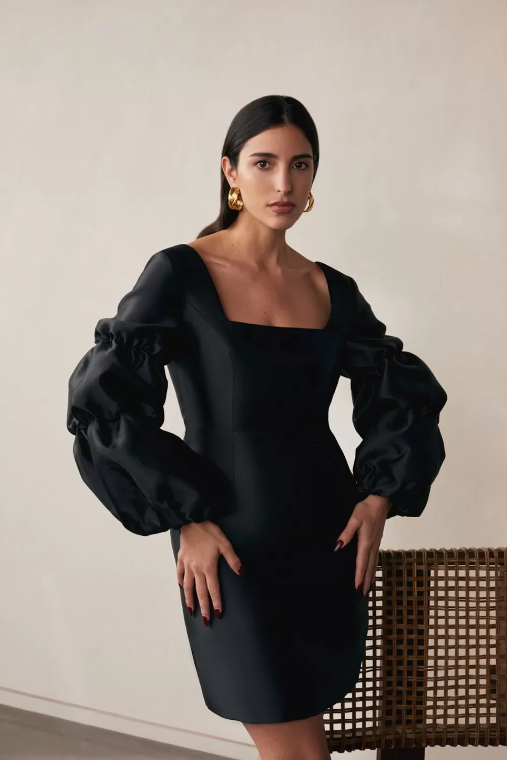 Georgia Malina - Mini-robe noir tendance printemps-été 2024 - Léger et abordable