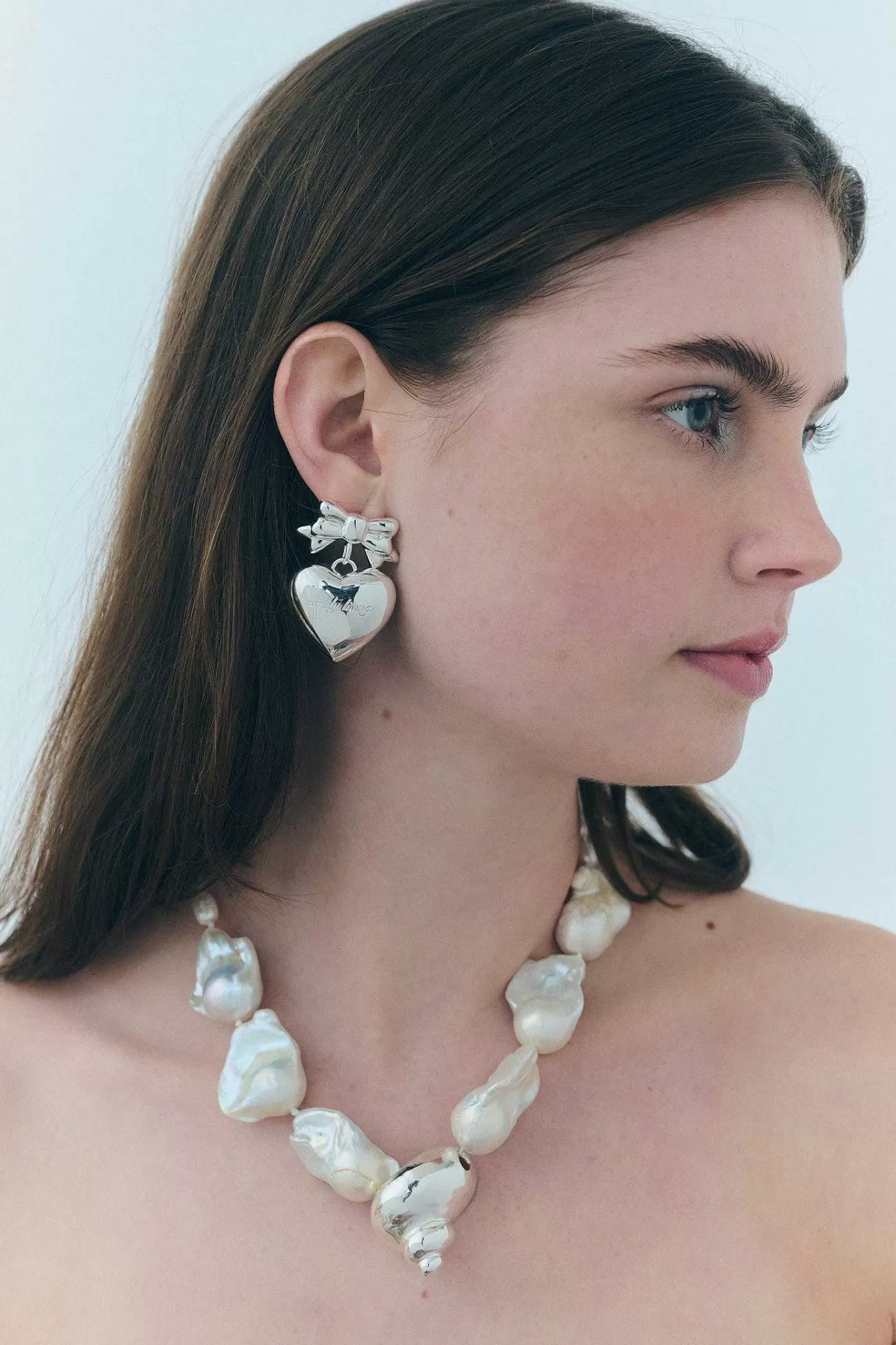 Boucles d'oreilles Gilmore Printemps 2024 - Création exclusive Sandy Liang pour robes de mariée - Élégance bohème et détails nacrés