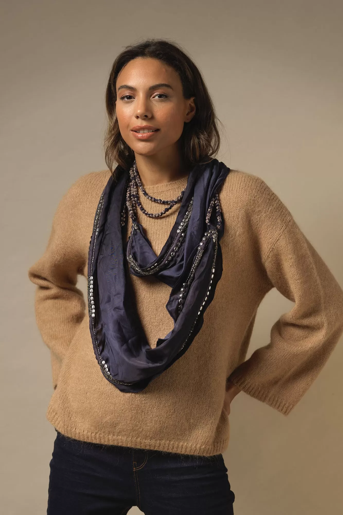 Écharpe-Collier Artisanal « Cent Étoiles » - Création Bohème Bleu Saphir Inspirée du Patrimoine Indien