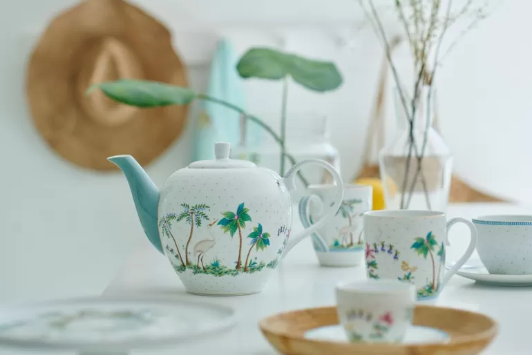 Élégant service à café doré à pois - Tasse et soucoupe design de la collection Jolie Cappuccino par Pip Studio