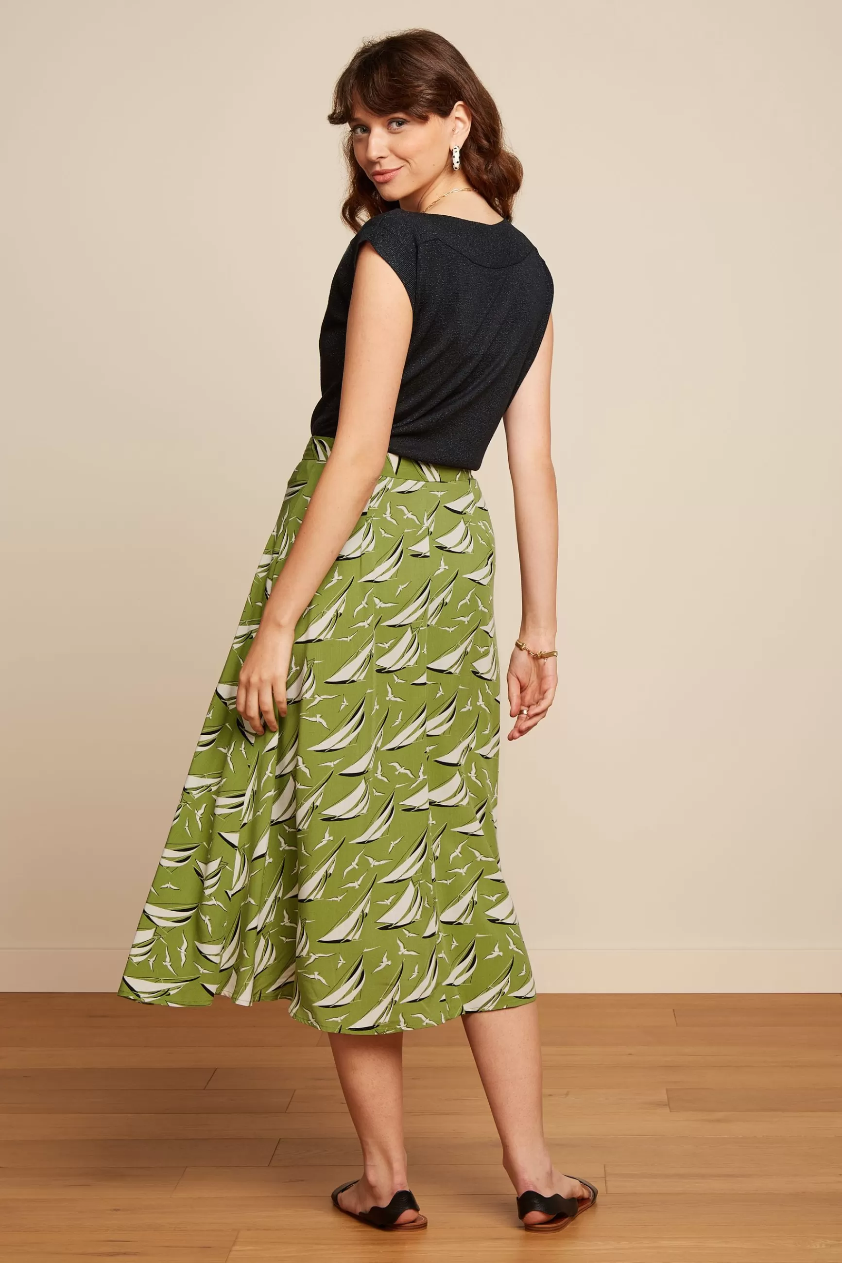 Jupe mi-longue Judy par DAMES - Style King Louie avec col bateau intemporel