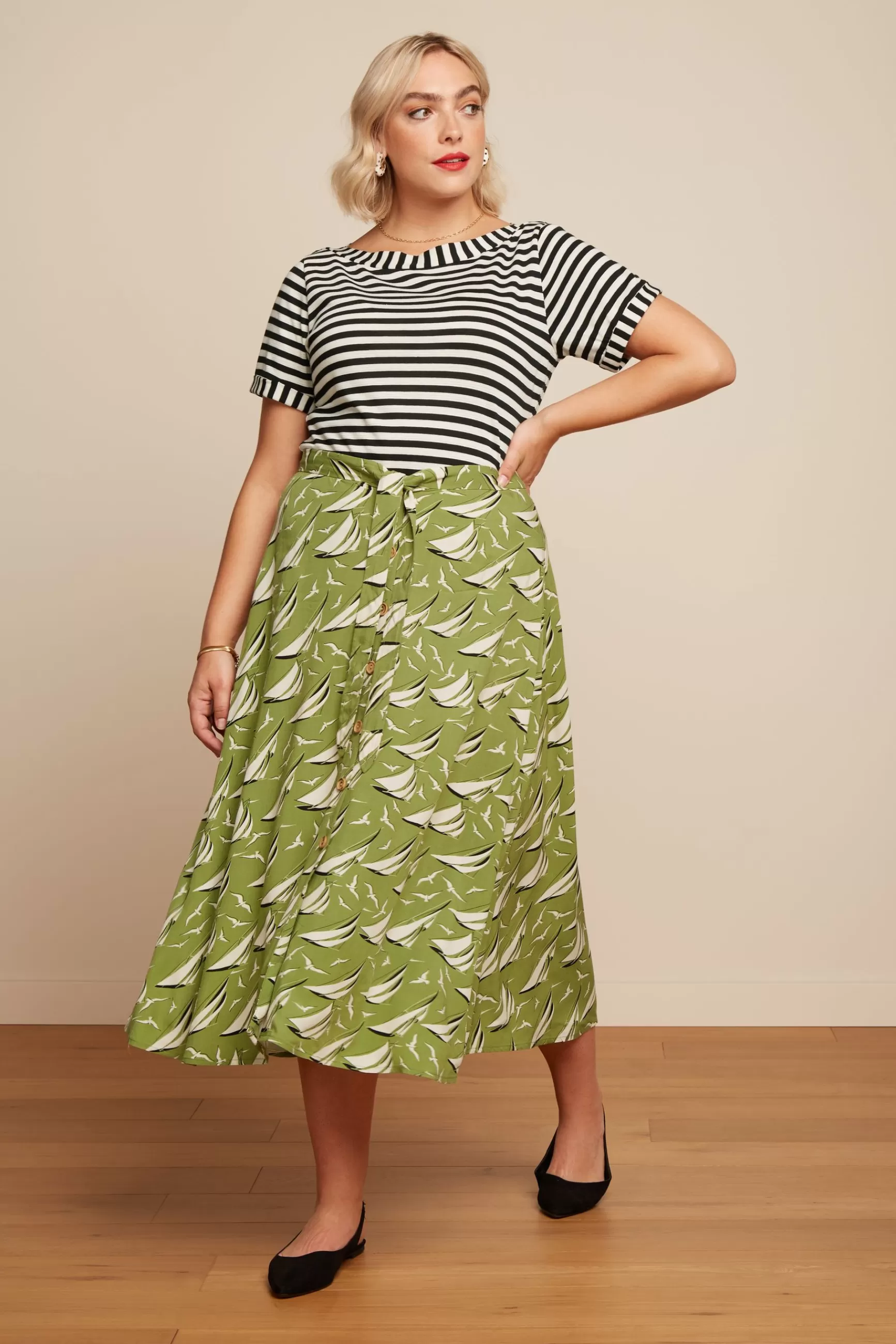Jupe mi-longue Judy par DAMES - Style King Louie avec col bateau intemporel
