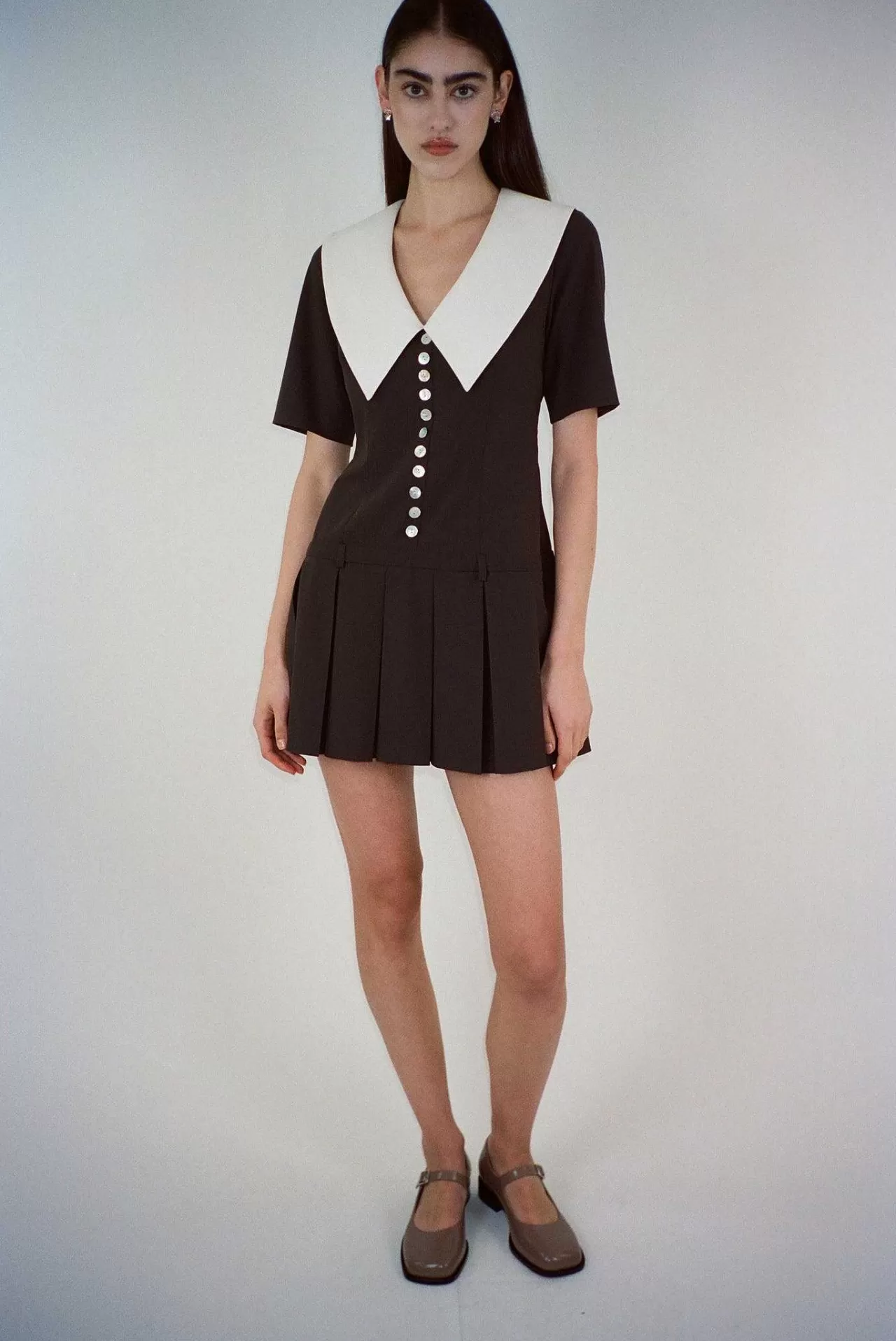 Robe Kerry Marron par Sandy Liang - Modèle Printemps pour Élégance Urbaine
