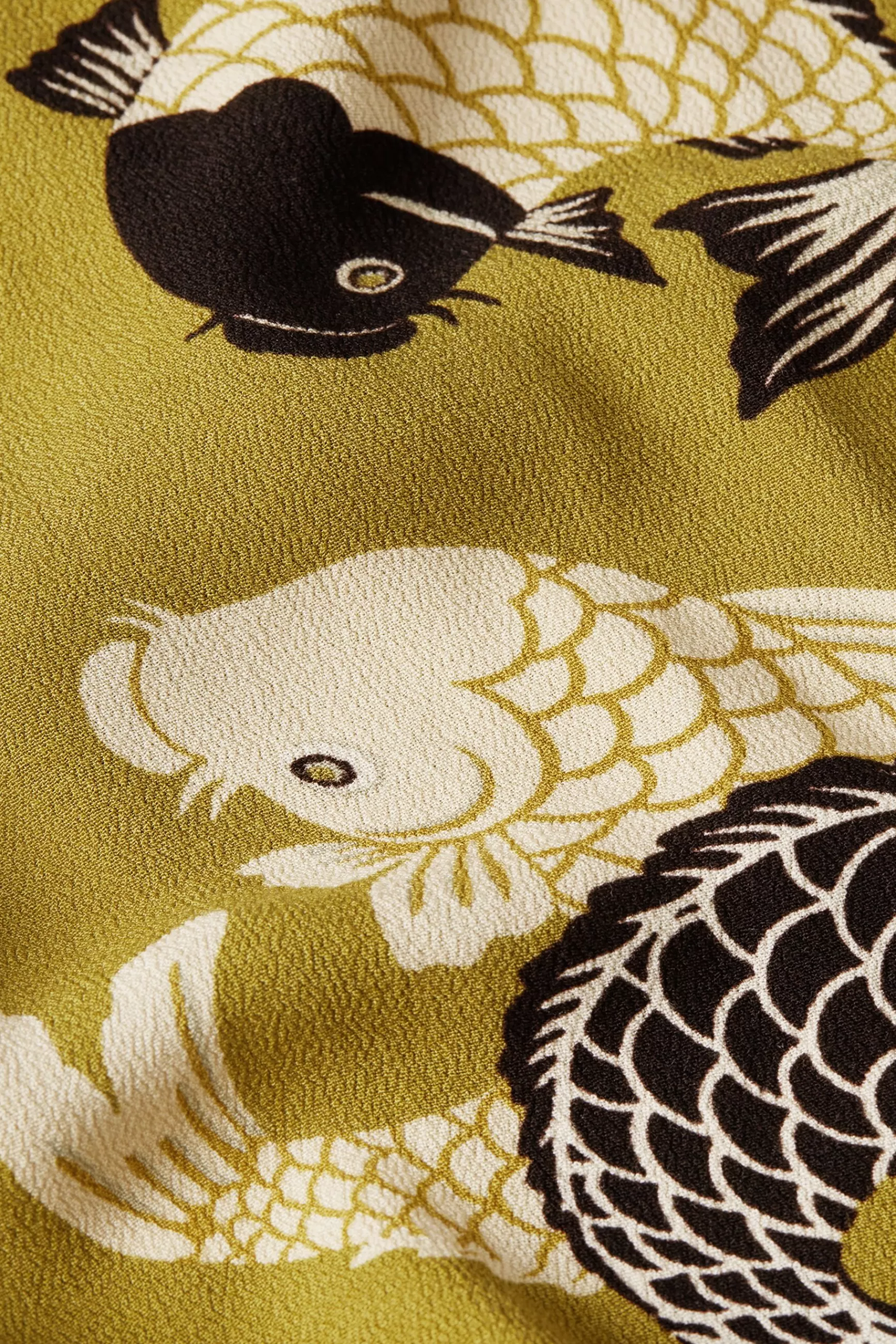 DAMES – Kimono Japonais Élégant à Motifs Carpes Koï Édition King Louie