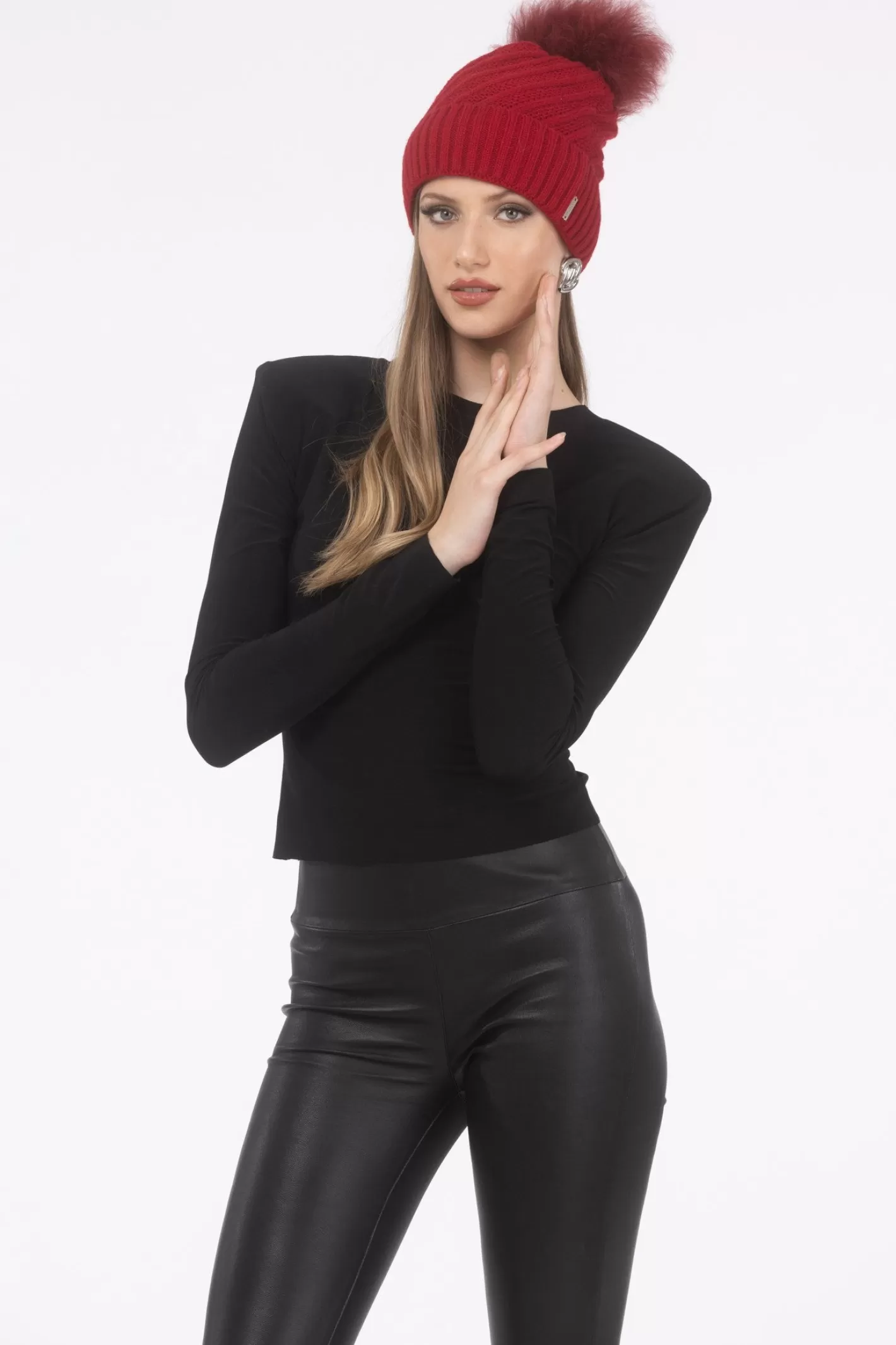 Bonnet femme tricoté main GORSKI - Style Montréal avec pompon en laine d'agneau premium