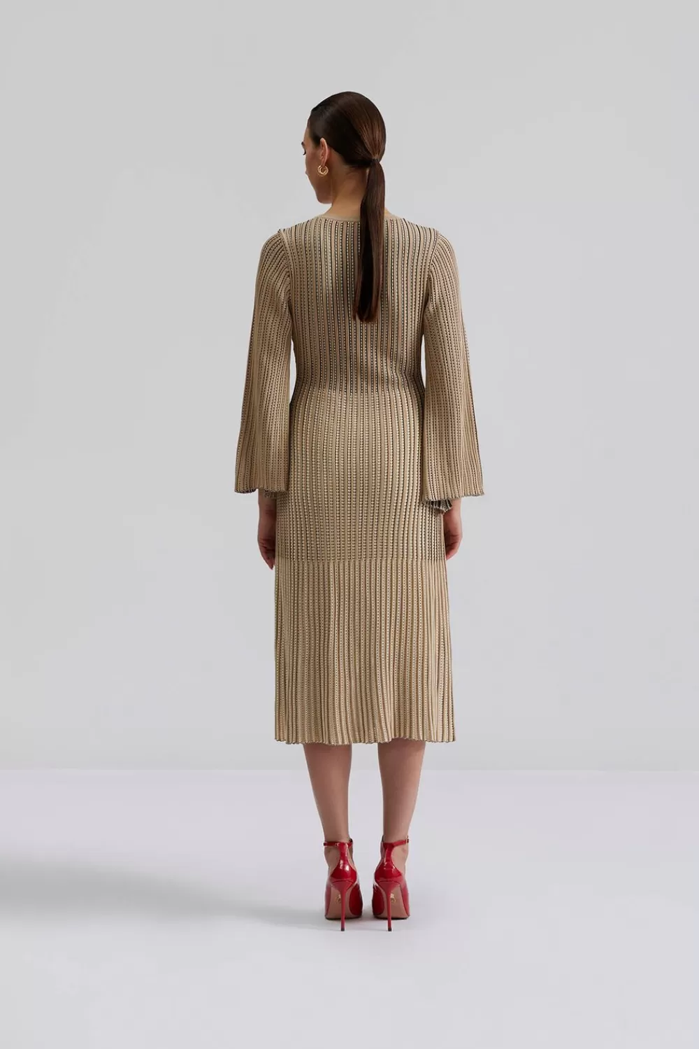 Robe midi Malina Lexi en beige - Promotion éclair sur une pièce intemporelle