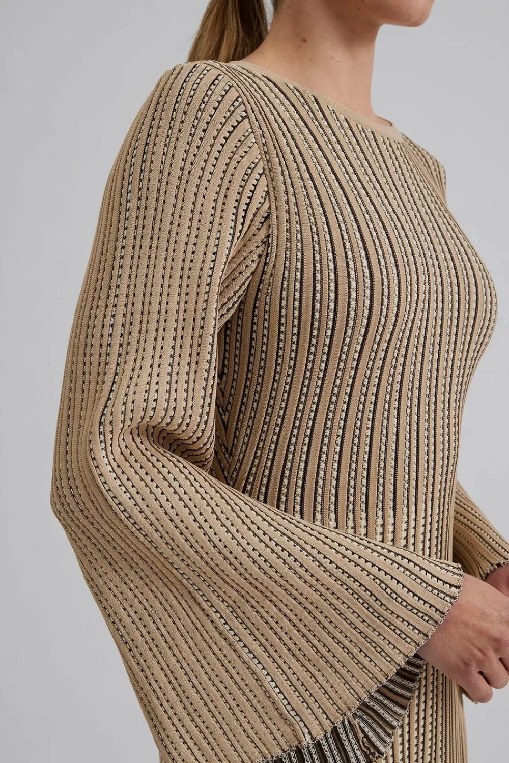 Robe midi Malina Lexi en beige - Promotion éclair sur une pièce intemporelle