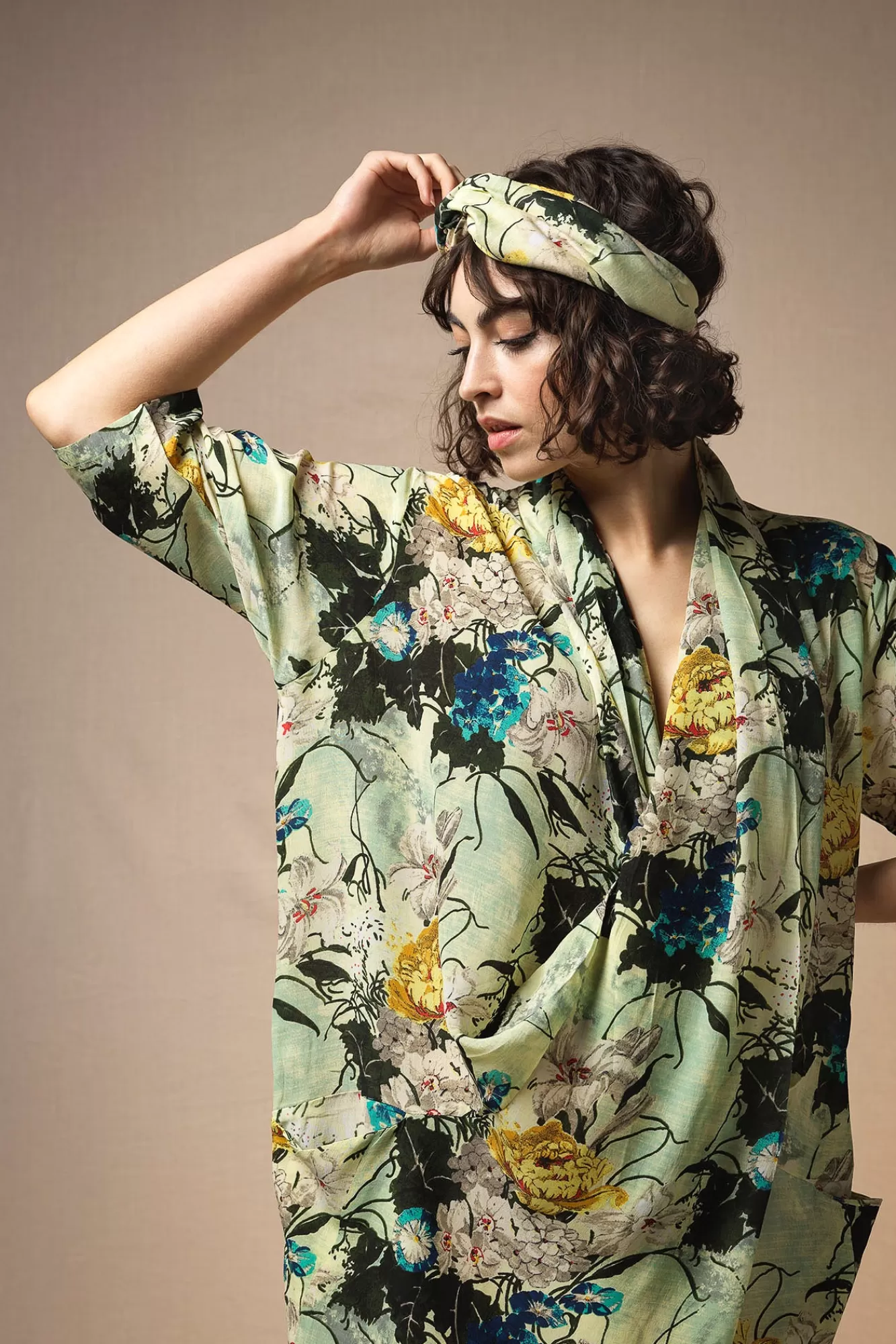 Bandeau Élégant « Pluie d'Étoiles » - Broderie Florale Lys pour Chevelure