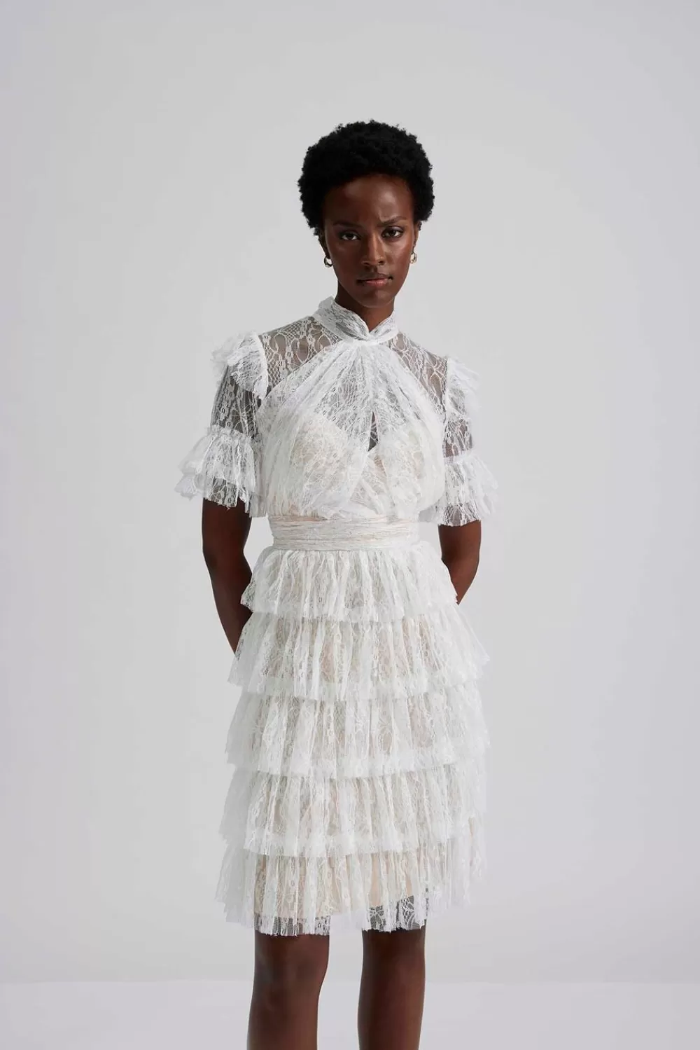 Robe courte Malina Liona - Blanc pur été 2024 - Modèle fluide à lacets