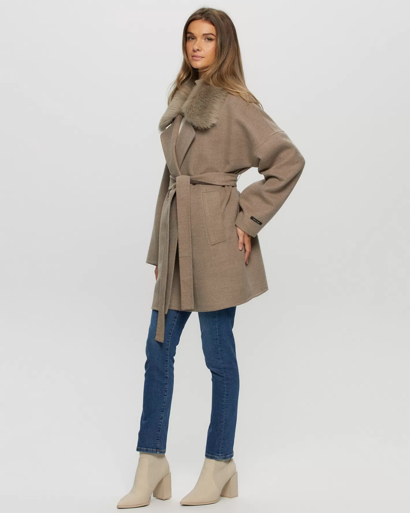 Veste Cintrée GORSKI Montréal en Laine et Cachemire - Ceinture Integrée avec Garniture Détachable en Agneau Shearling Toscana