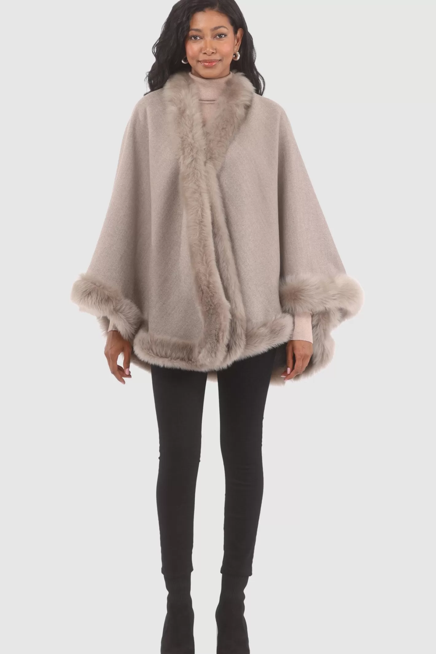 Cape féminine GORSKI Montréal en cachemire et laine Loro Piana - Doublure en agneau shearling Merinillo