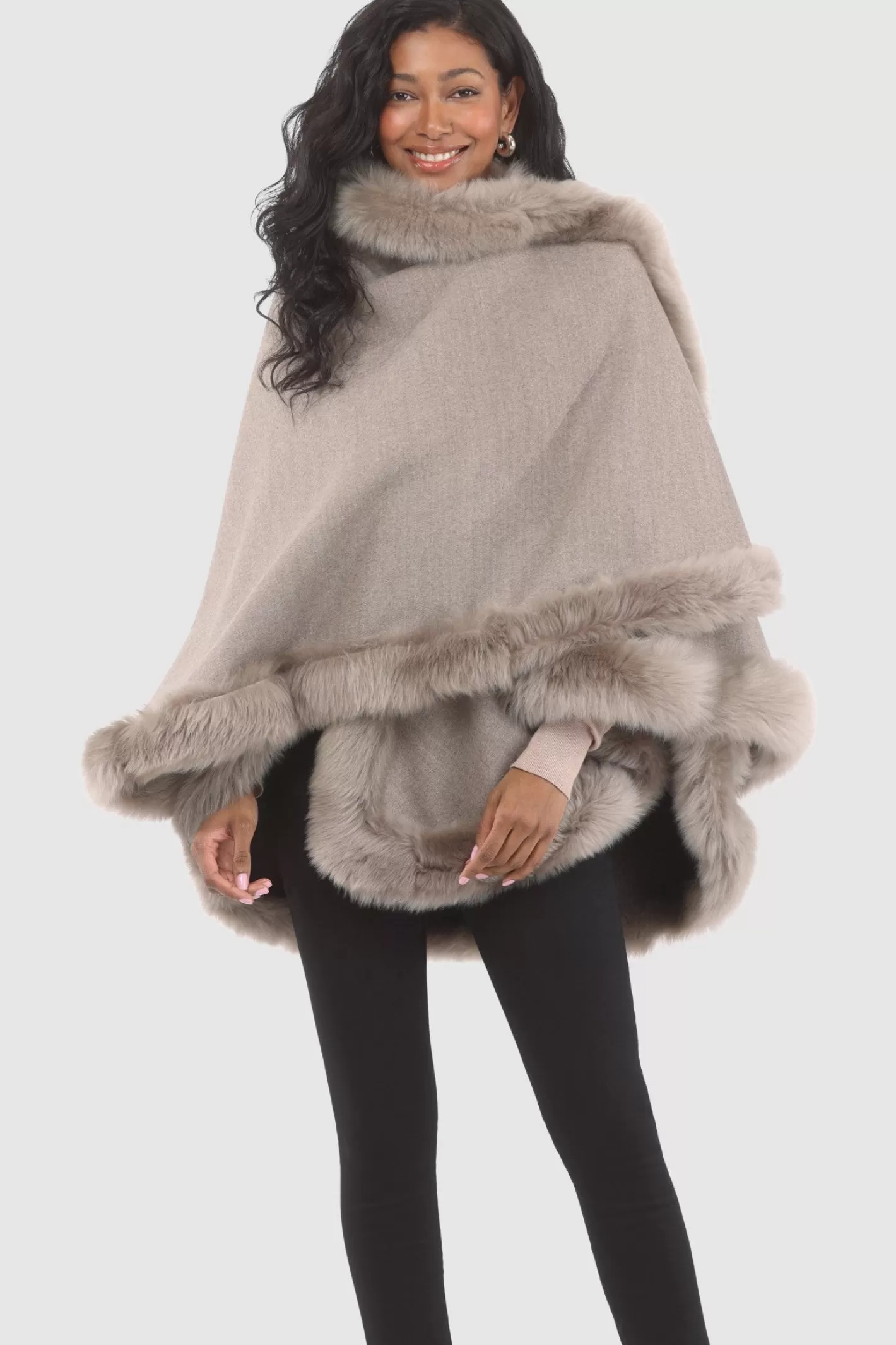 Cape féminine GORSKI Montréal en cachemire et laine Loro Piana - Doublure en agneau shearling Merinillo