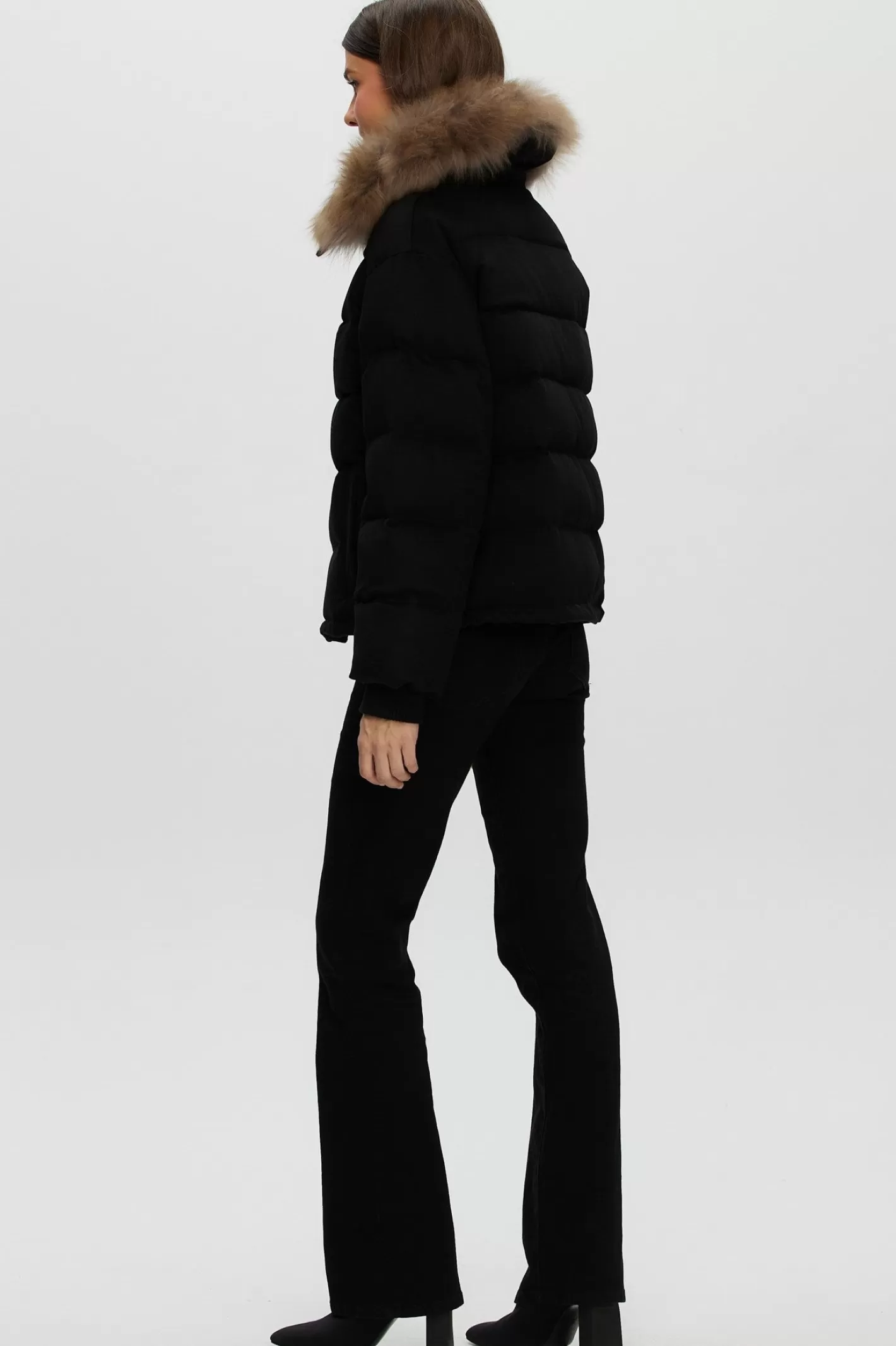 Veste femme GORSKI Montréal – Doudoune en cachemire Loro Piana avec col en poils de chèvre sélectionnés pour une élégance nordique