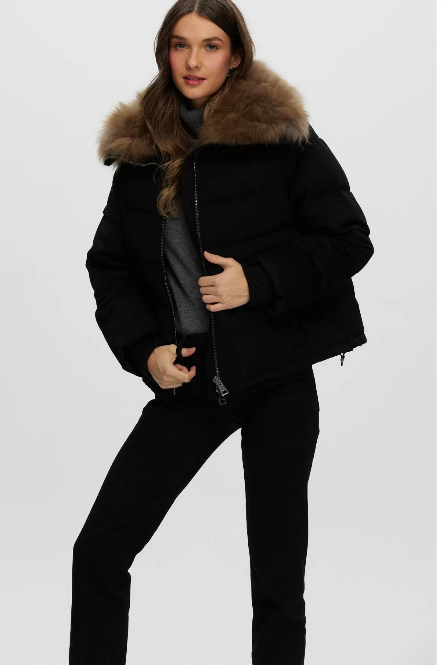 Veste femme GORSKI Montréal – Doudoune en cachemire Loro Piana avec col en poils de chèvre sélectionnés pour une élégance nordique