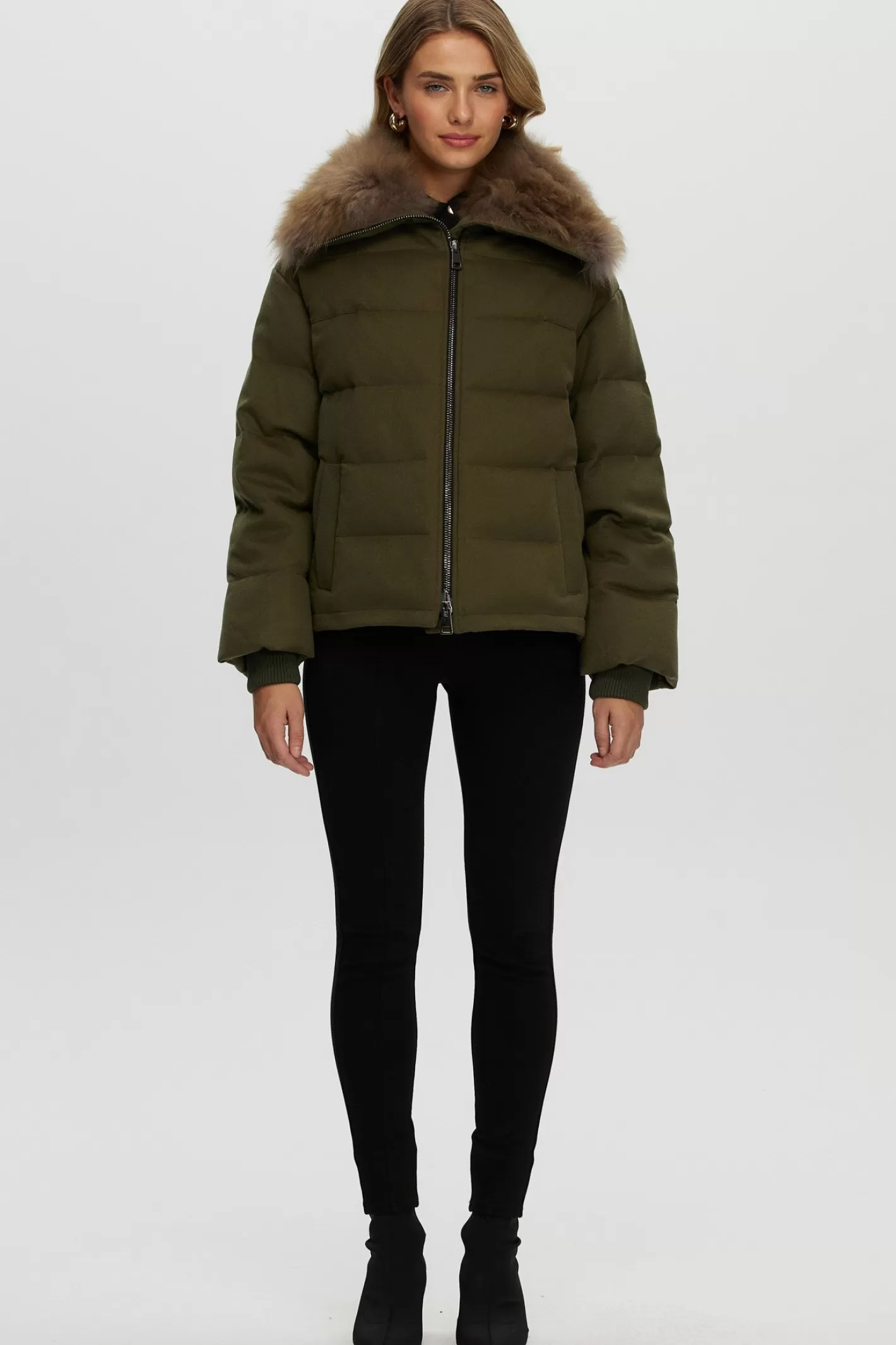 Veste femme GORSKI Montréal – Doudoune en cachemire Loro Piana avec col en poils de chèvre sélectionnés pour une élégance nordique