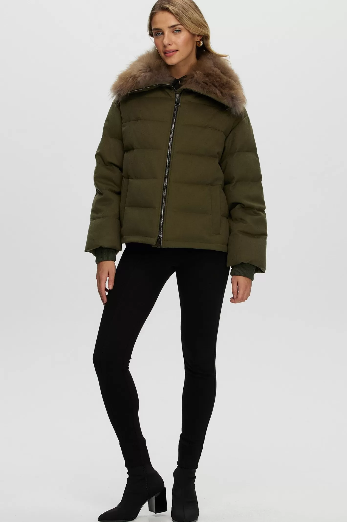Veste femme GORSKI Montréal – Doudoune en cachemire Loro Piana avec col en poils de chèvre sélectionnés pour une élégance nordique