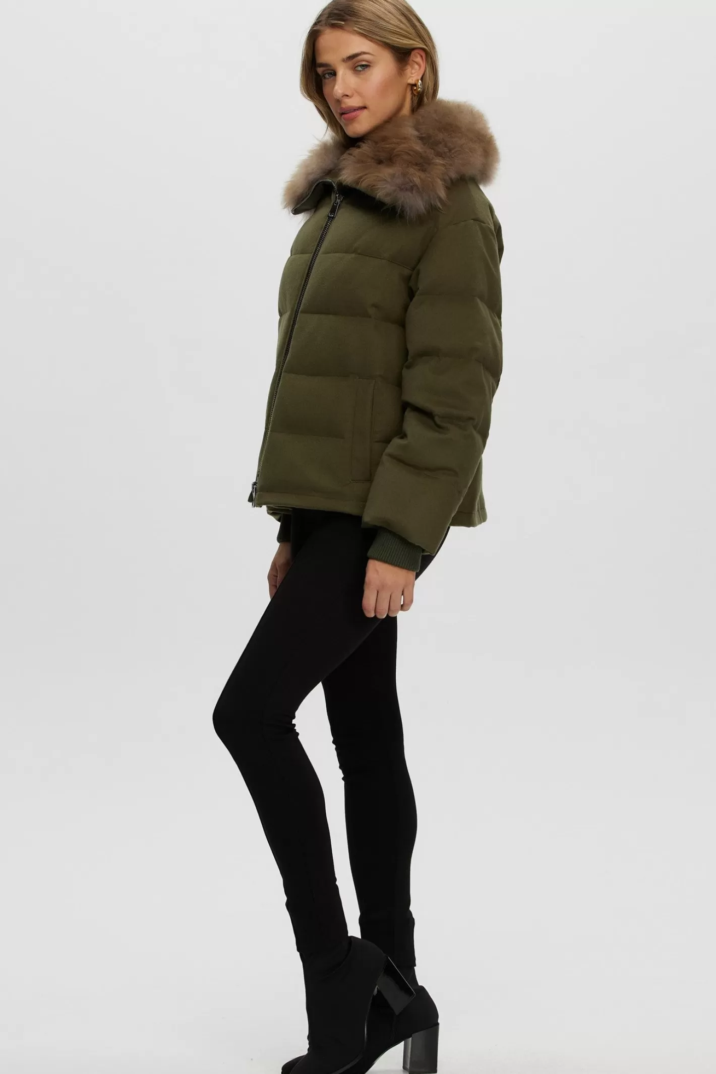 Veste femme GORSKI Montréal – Doudoune en cachemire Loro Piana avec col en poils de chèvre sélectionnés pour une élégance nordique