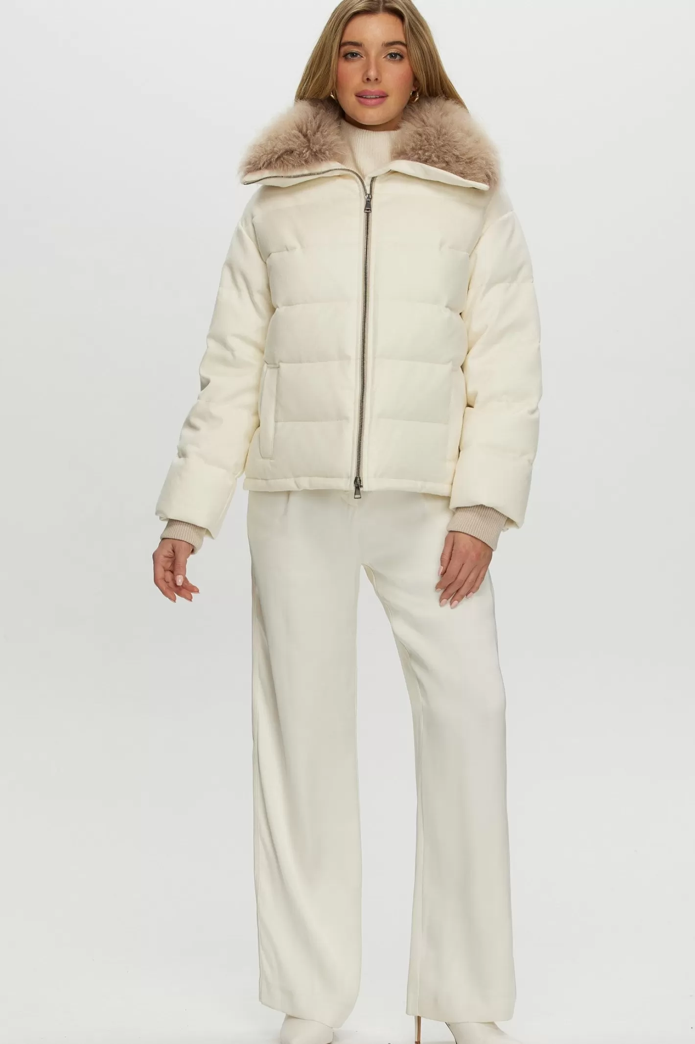 Veste femme GORSKI Montréal – Doudoune en cachemire Loro Piana avec col en poils de chèvre sélectionnés pour une élégance nordique