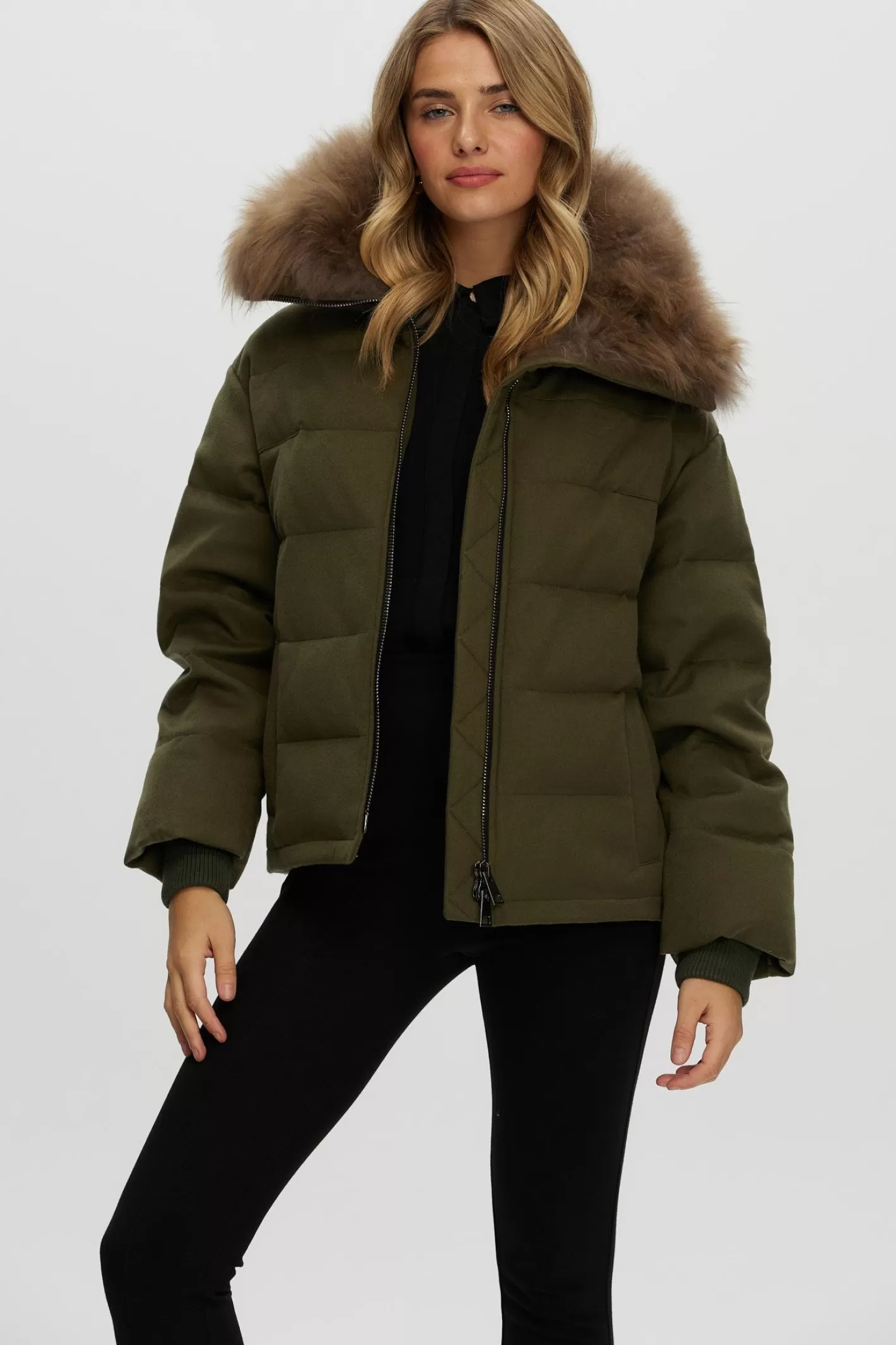 Veste femme GORSKI Montréal – Doudoune en cachemire Loro Piana avec col en poils de chèvre sélectionnés pour une élégance nordique