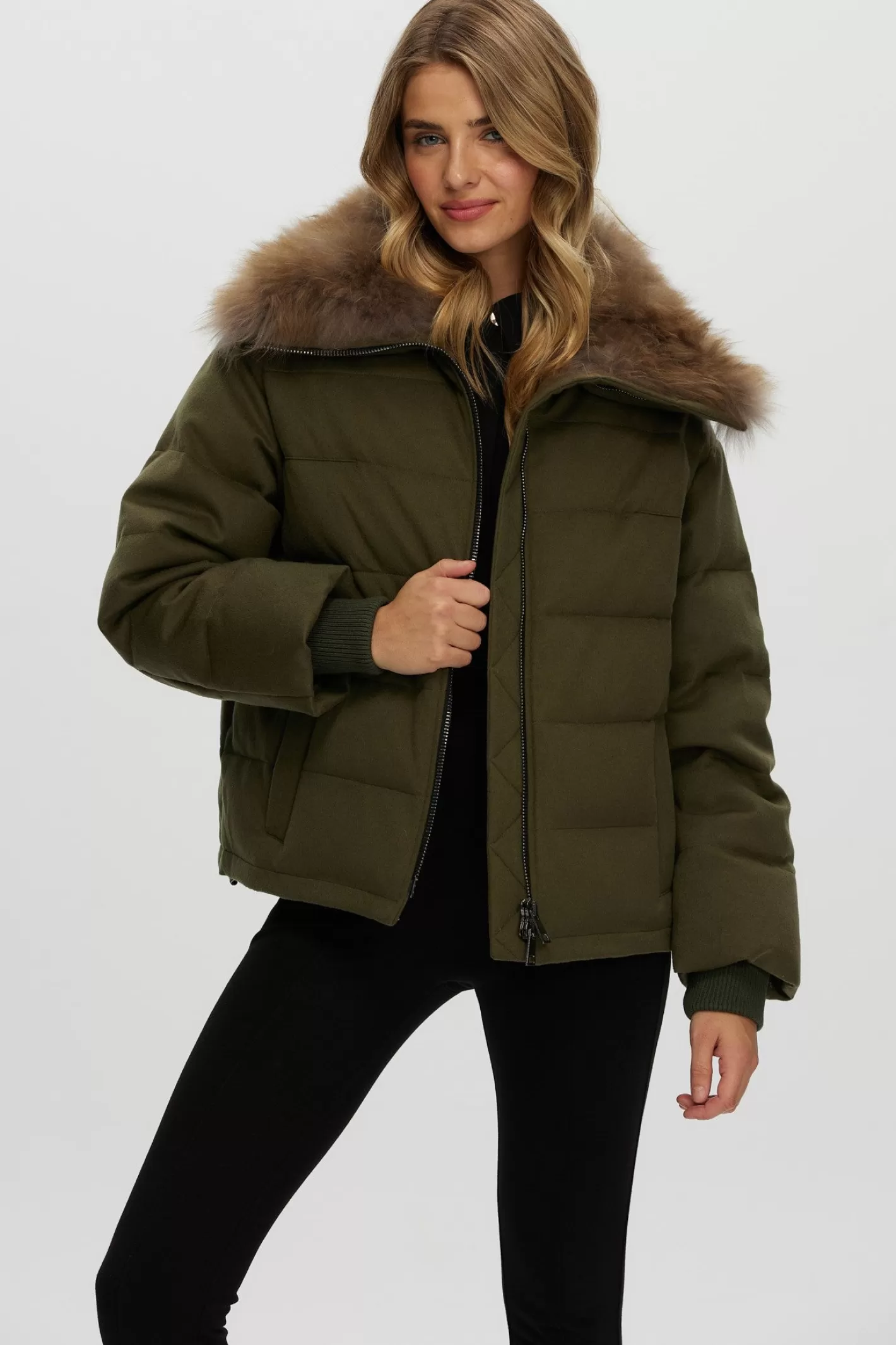 Veste femme GORSKI Montréal – Doudoune en cachemire Loro Piana avec col en poils de chèvre sélectionnés pour une élégance nordique