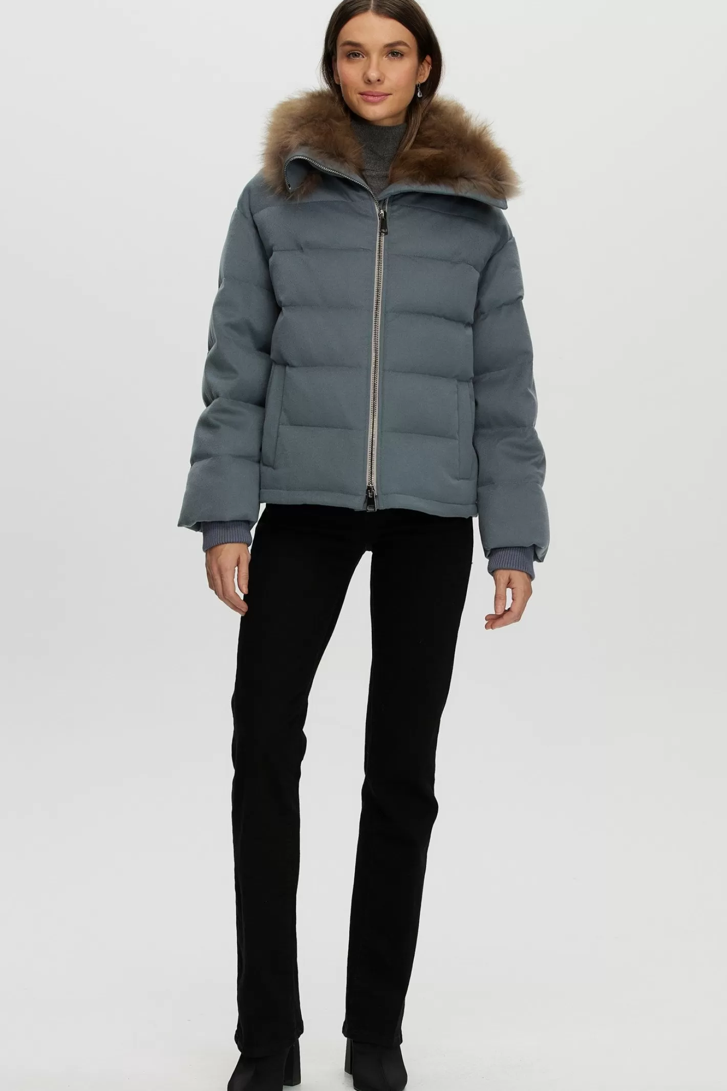 Veste femme GORSKI Montréal – Doudoune en cachemire Loro Piana avec col en poils de chèvre sélectionnés pour une élégance nordique