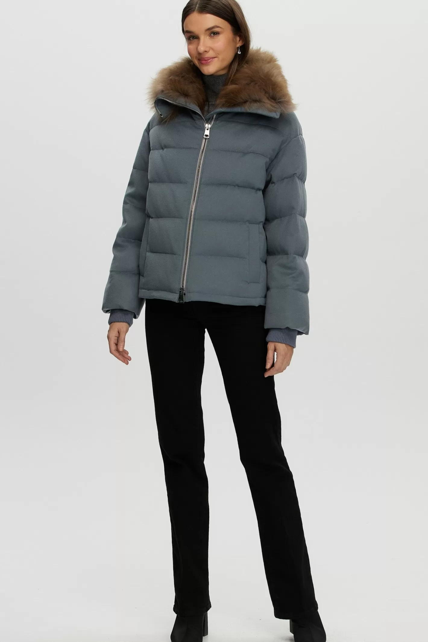 Veste femme GORSKI Montréal – Doudoune en cachemire Loro Piana avec col en poils de chèvre sélectionnés pour une élégance nordique