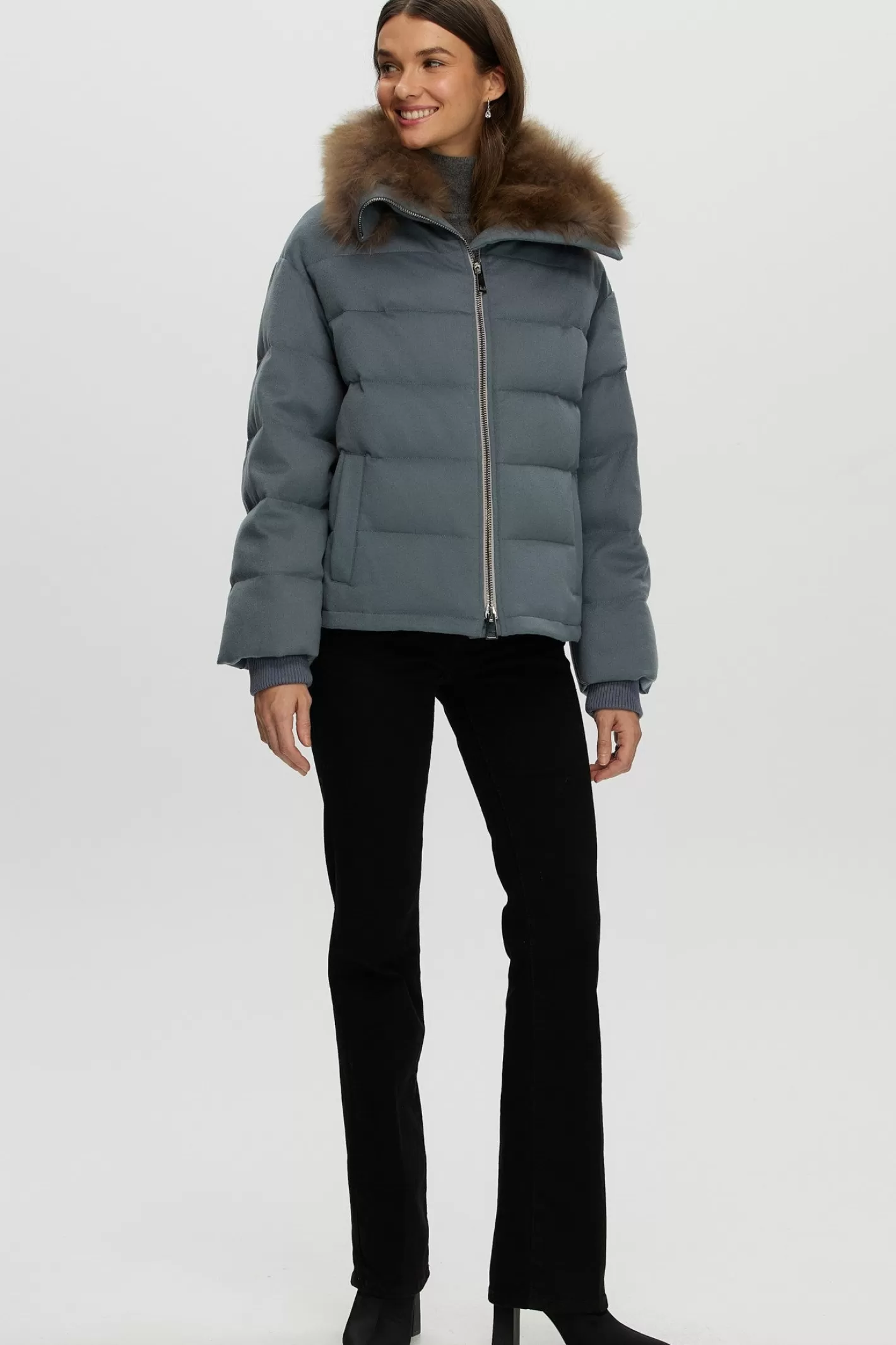 Veste femme GORSKI Montréal – Doudoune en cachemire Loro Piana avec col en poils de chèvre sélectionnés pour une élégance nordique