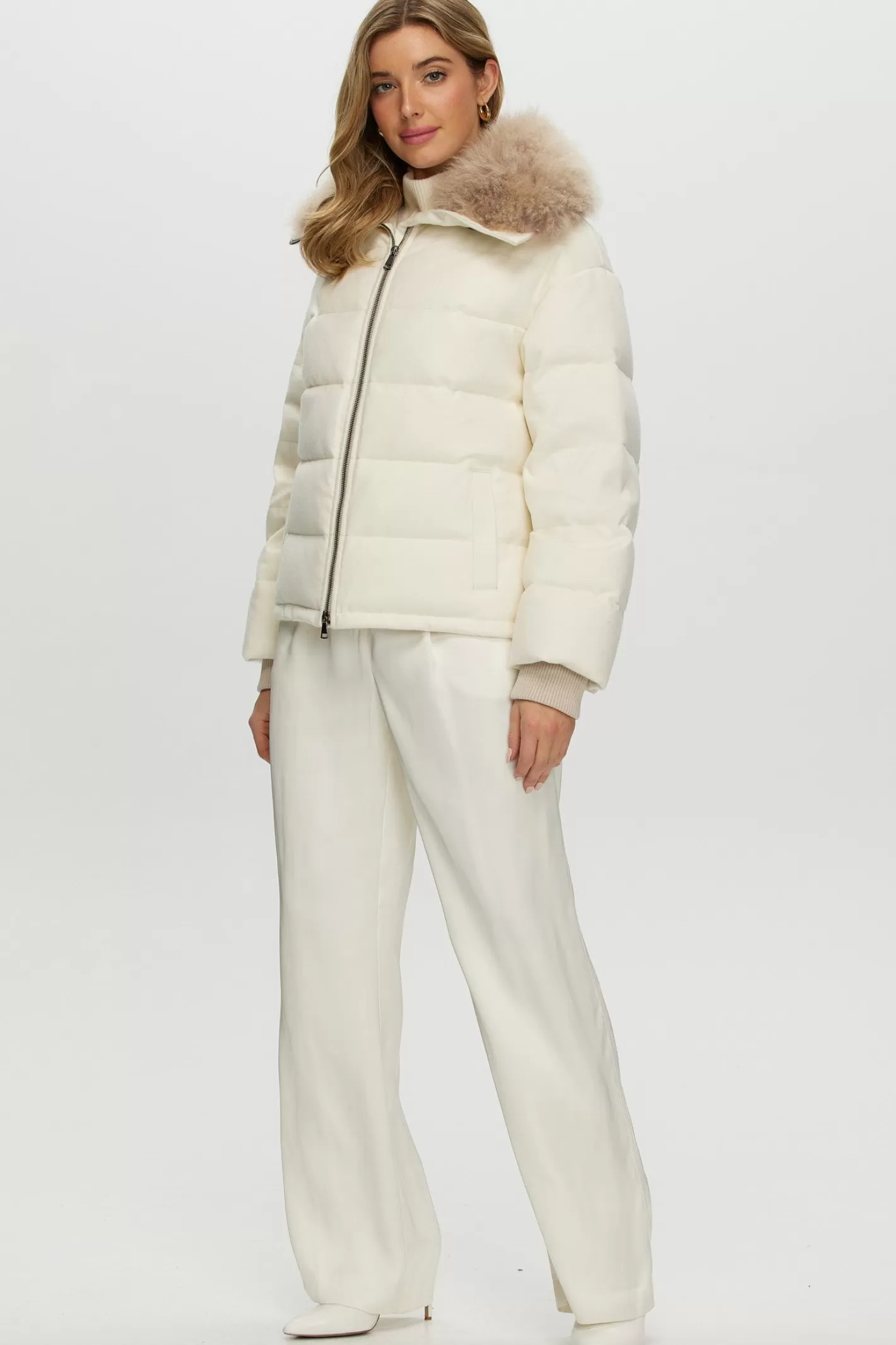 Veste femme GORSKI Montréal – Doudoune en cachemire Loro Piana avec col en poils de chèvre sélectionnés pour une élégance nordique