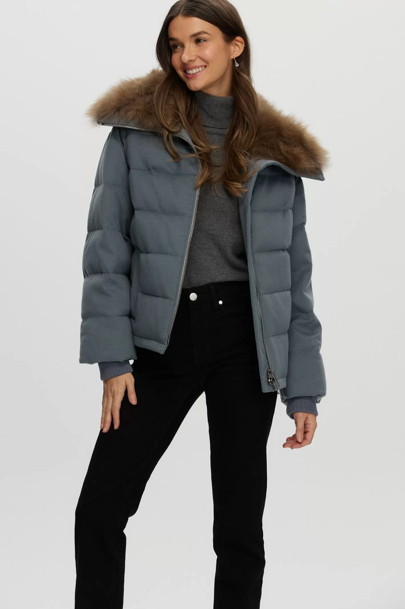 Veste femme GORSKI Montréal – Doudoune en cachemire Loro Piana avec col en poils de chèvre sélectionnés pour une élégance nordique