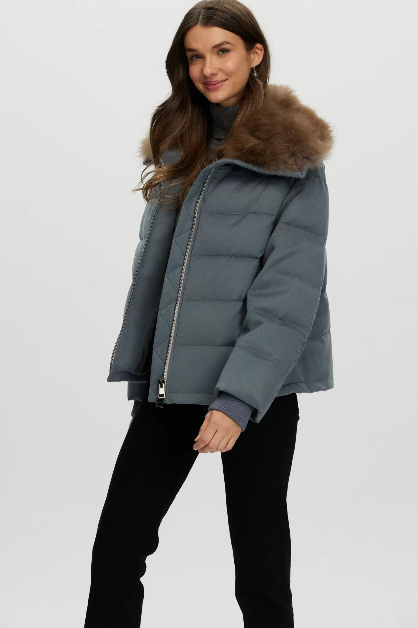 Veste femme GORSKI Montréal – Doudoune en cachemire Loro Piana avec col en poils de chèvre sélectionnés pour une élégance nordique