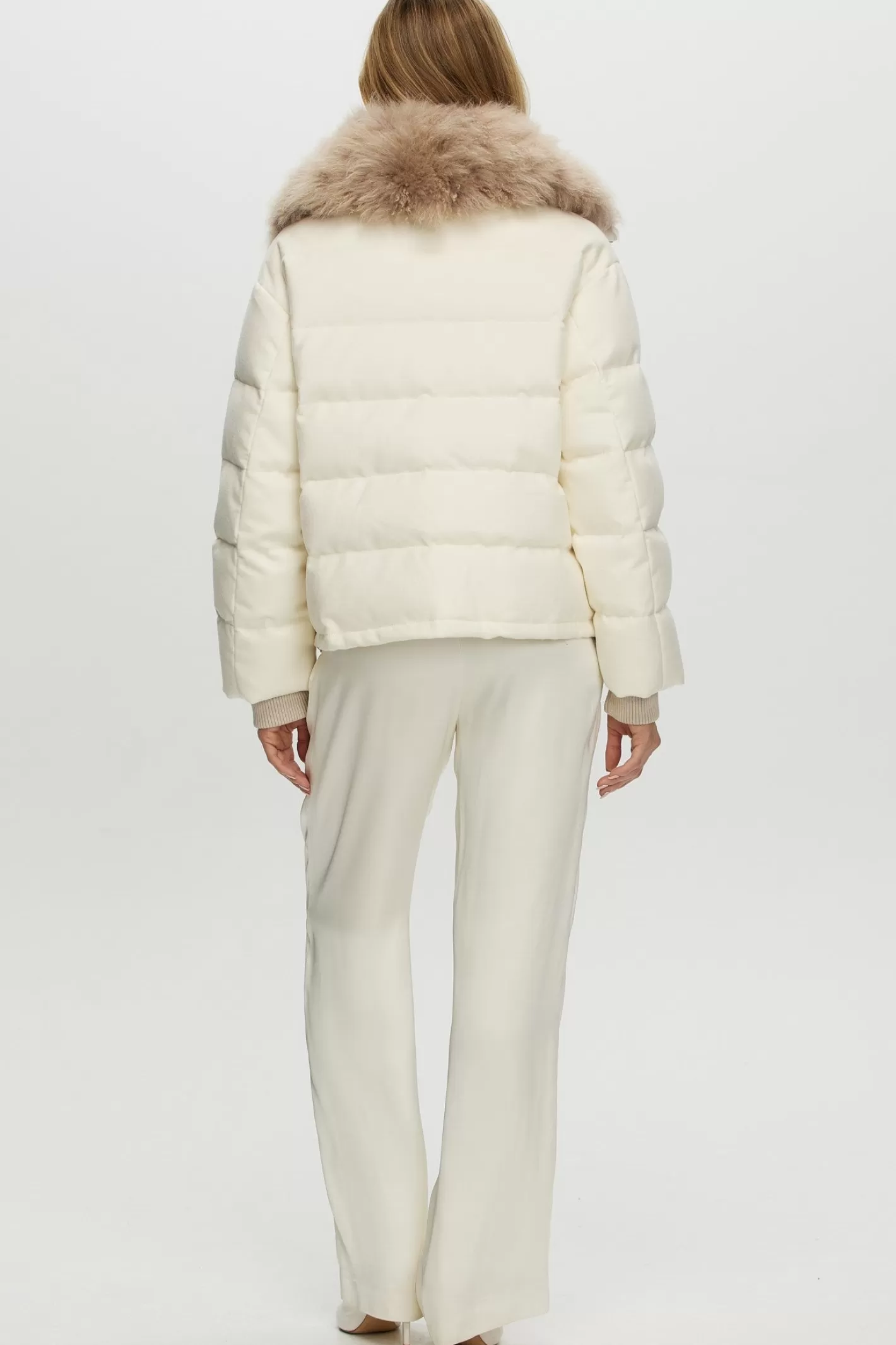 Veste femme GORSKI Montréal – Doudoune en cachemire Loro Piana avec col en poils de chèvre sélectionnés pour une élégance nordique