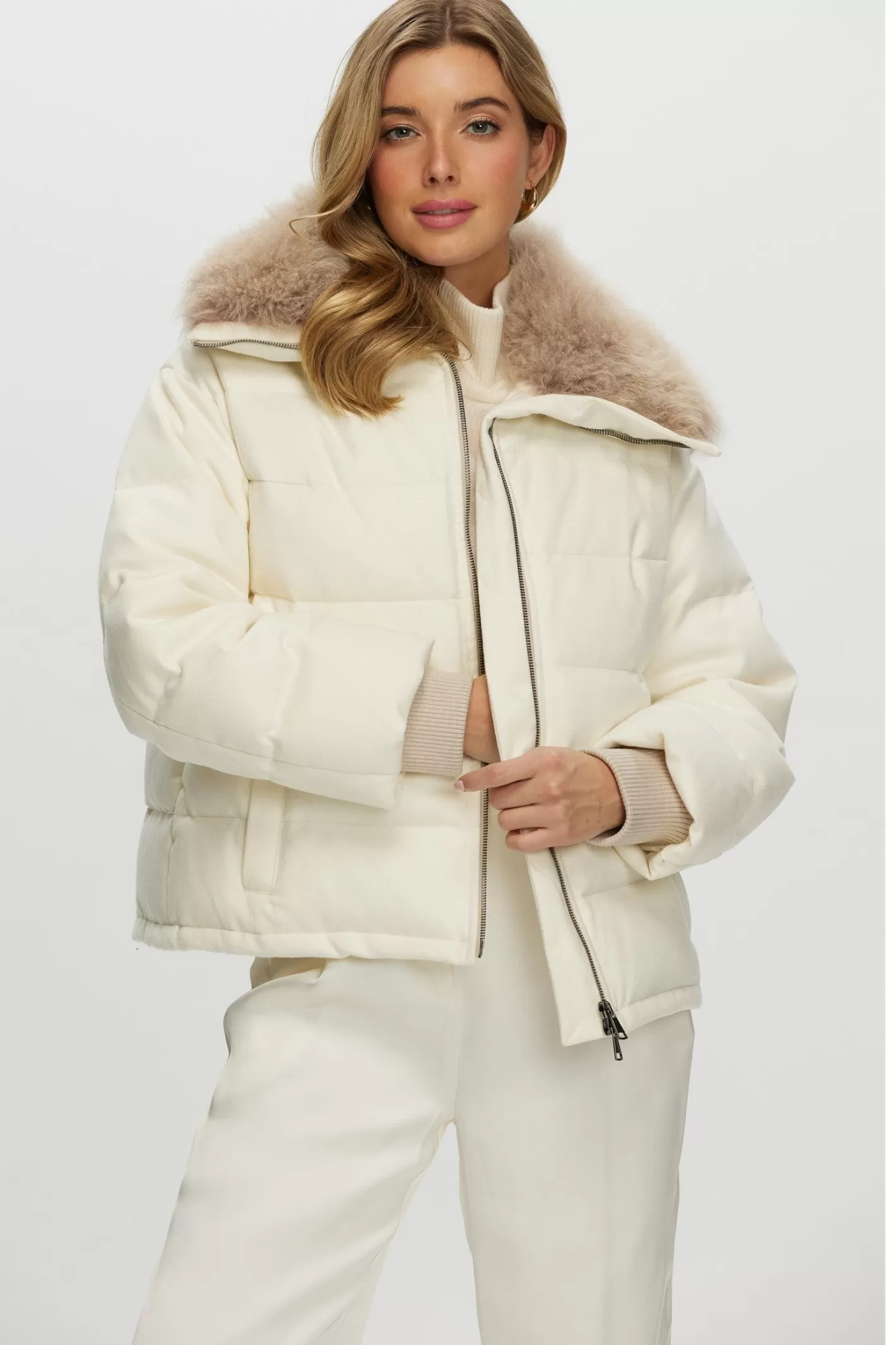 Veste femme GORSKI Montréal – Doudoune en cachemire Loro Piana avec col en poils de chèvre sélectionnés pour une élégance nordique